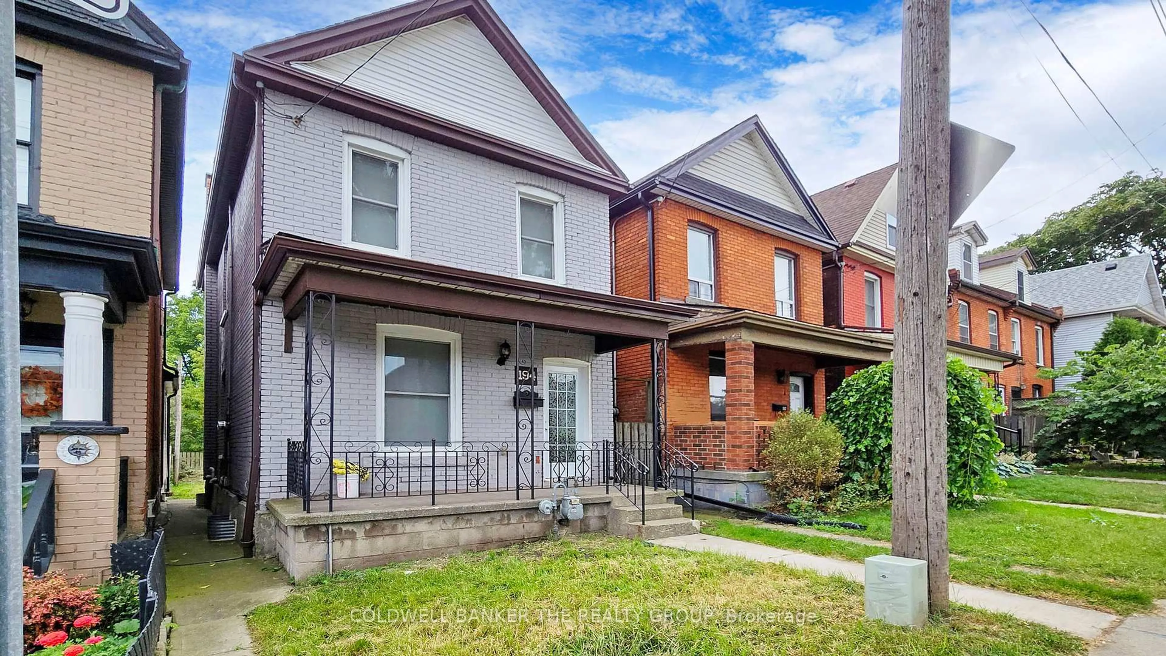 Home with brick exterior material, street for 194 Simcoe St, Hamilton Ontario L8L 3P1