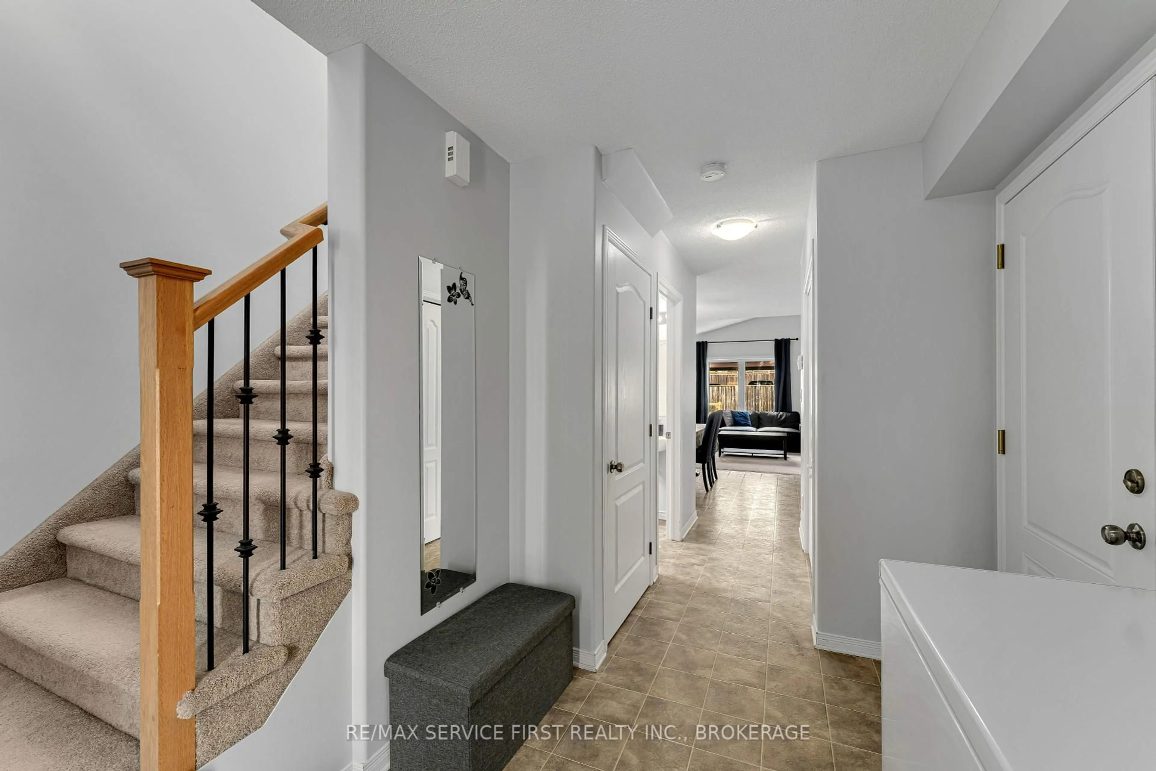 Indoor entryway for 1214 Amanda Crt, Kingston Ontario K7P 0C3