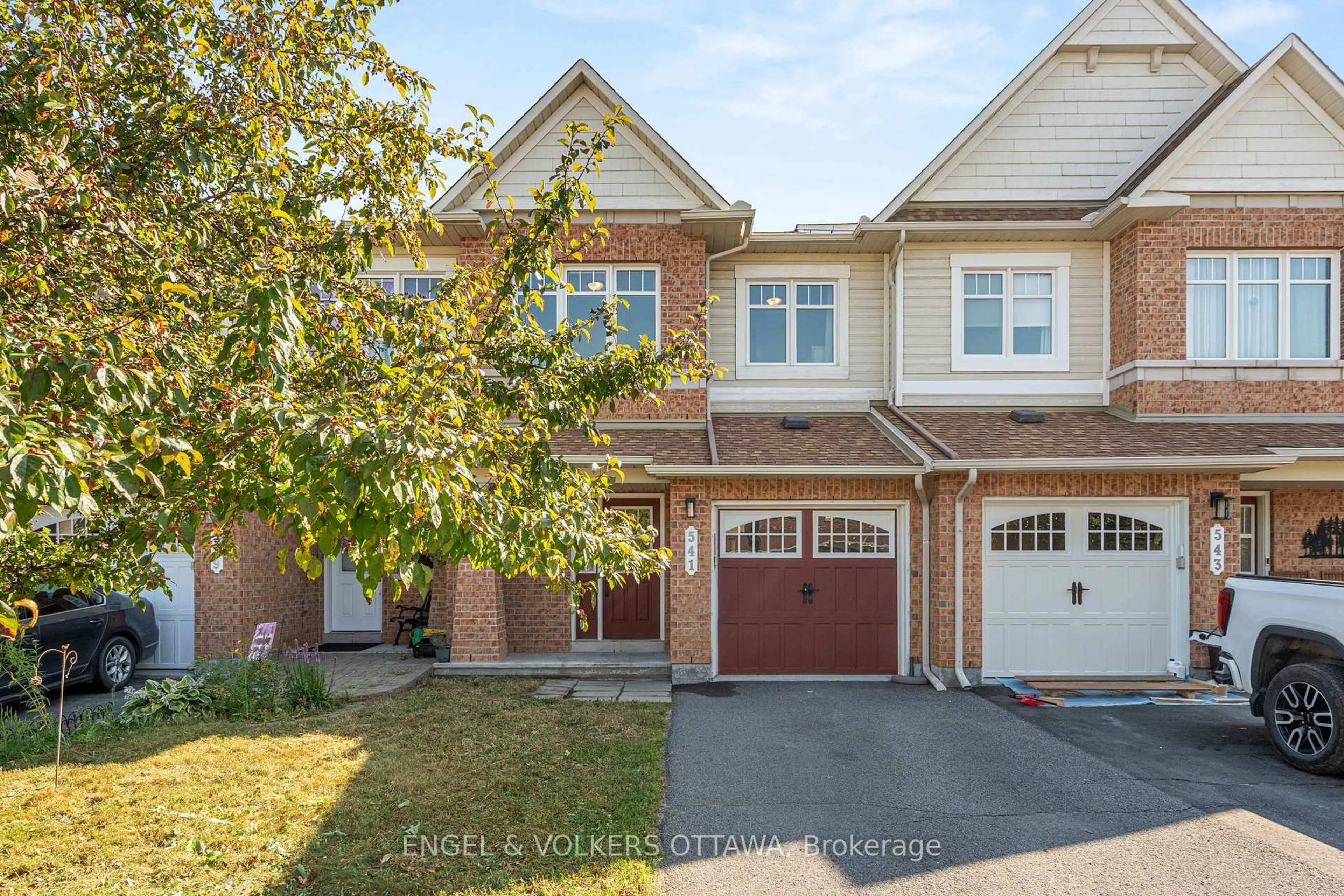 Home with brick exterior material, street for 541 Langelier Ave, Ottawa Ontario K1W 0E7