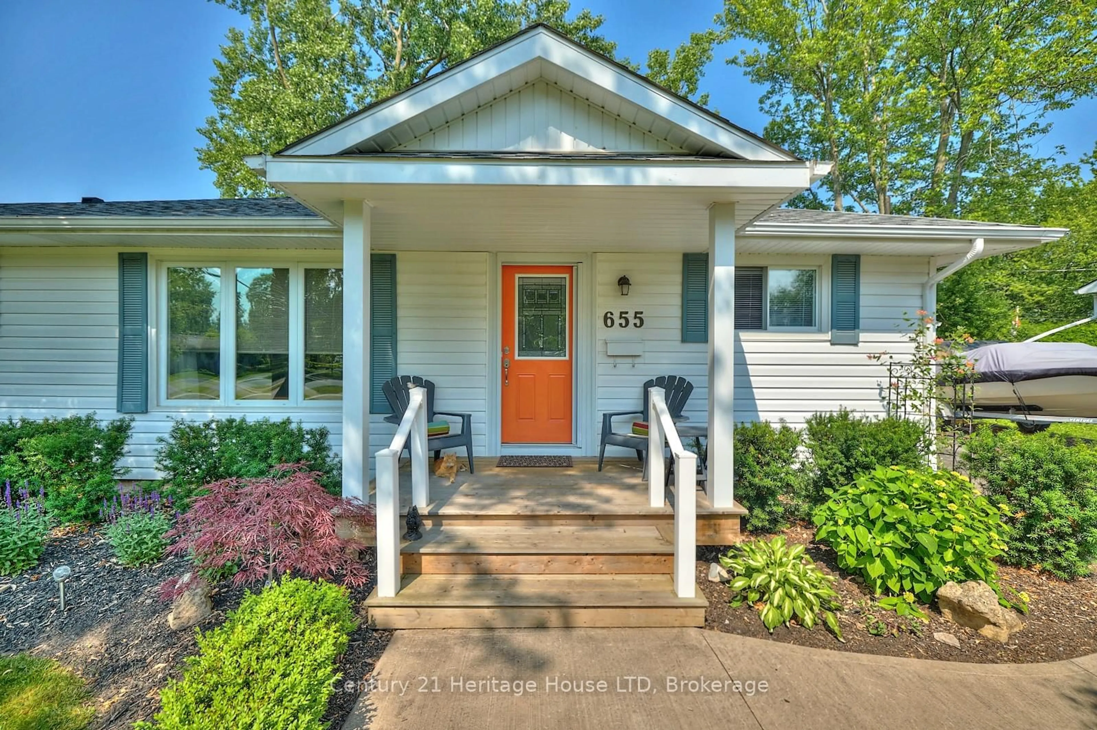 Home with vinyl exterior material, street for 655 Ferndale Ave, Fort Erie Ontario L2A 5C7