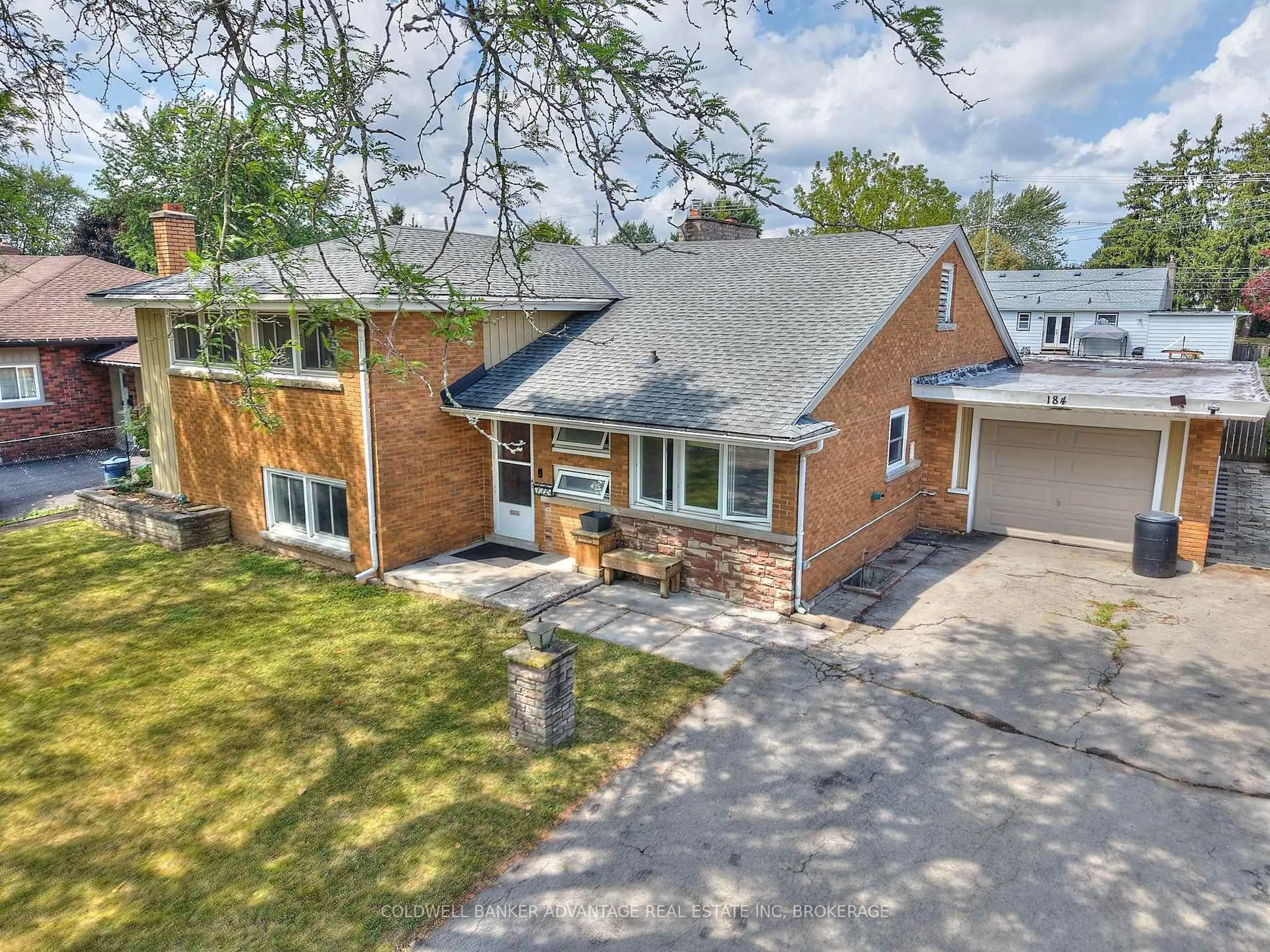 A pic from outside/outdoor area/front of a property/back of a property/a pic from drone, street for 184 Price Ave, Welland Ontario L3C 3Y6