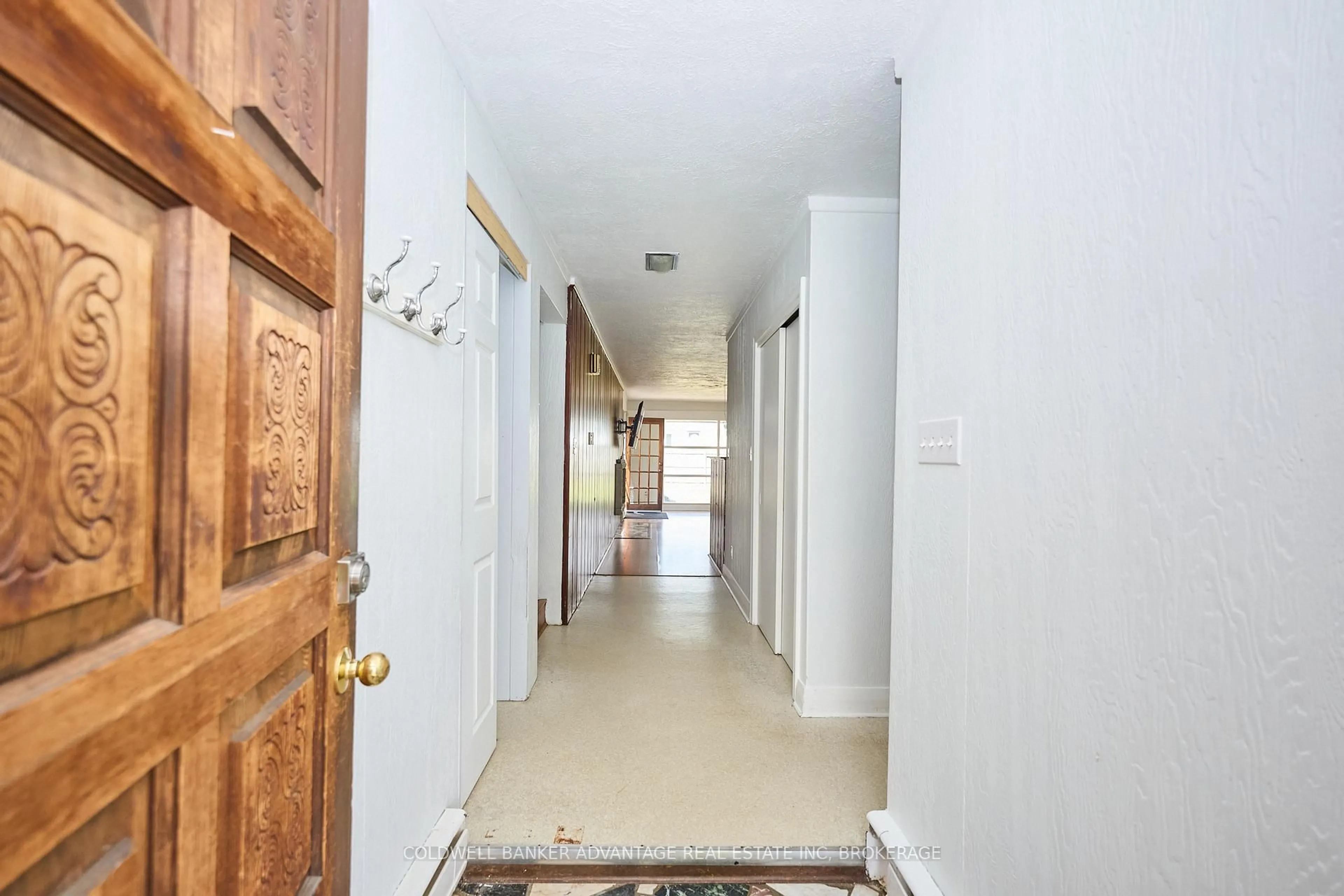 Indoor foyer for 184 Price Ave, Welland Ontario L3C 3Y6