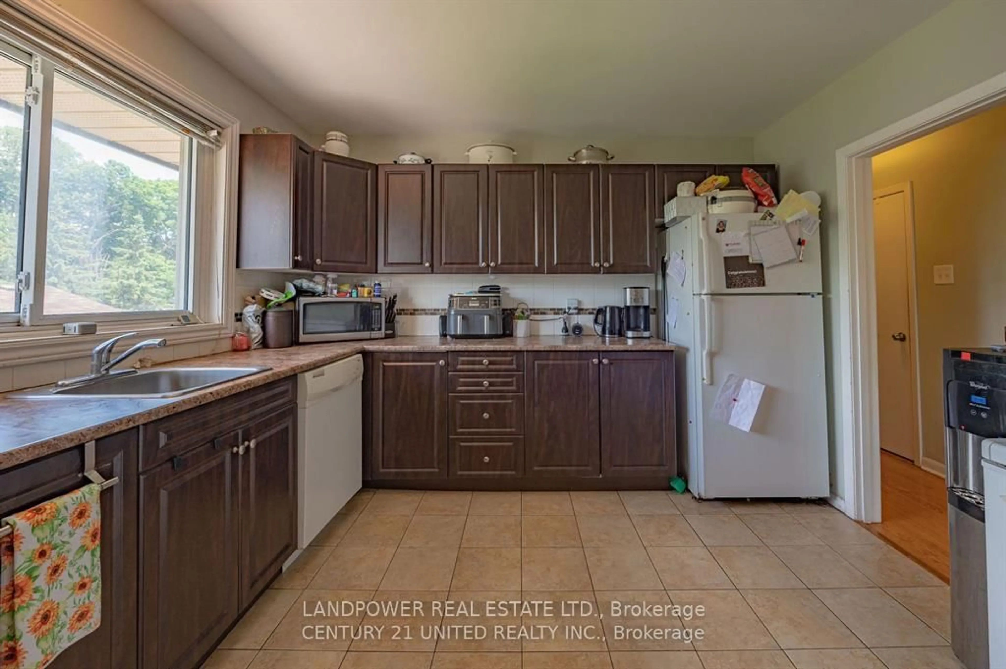 Standard kitchen, unknown for 730 Chemong Rd, Peterborough North Ontario K9H 5Y9