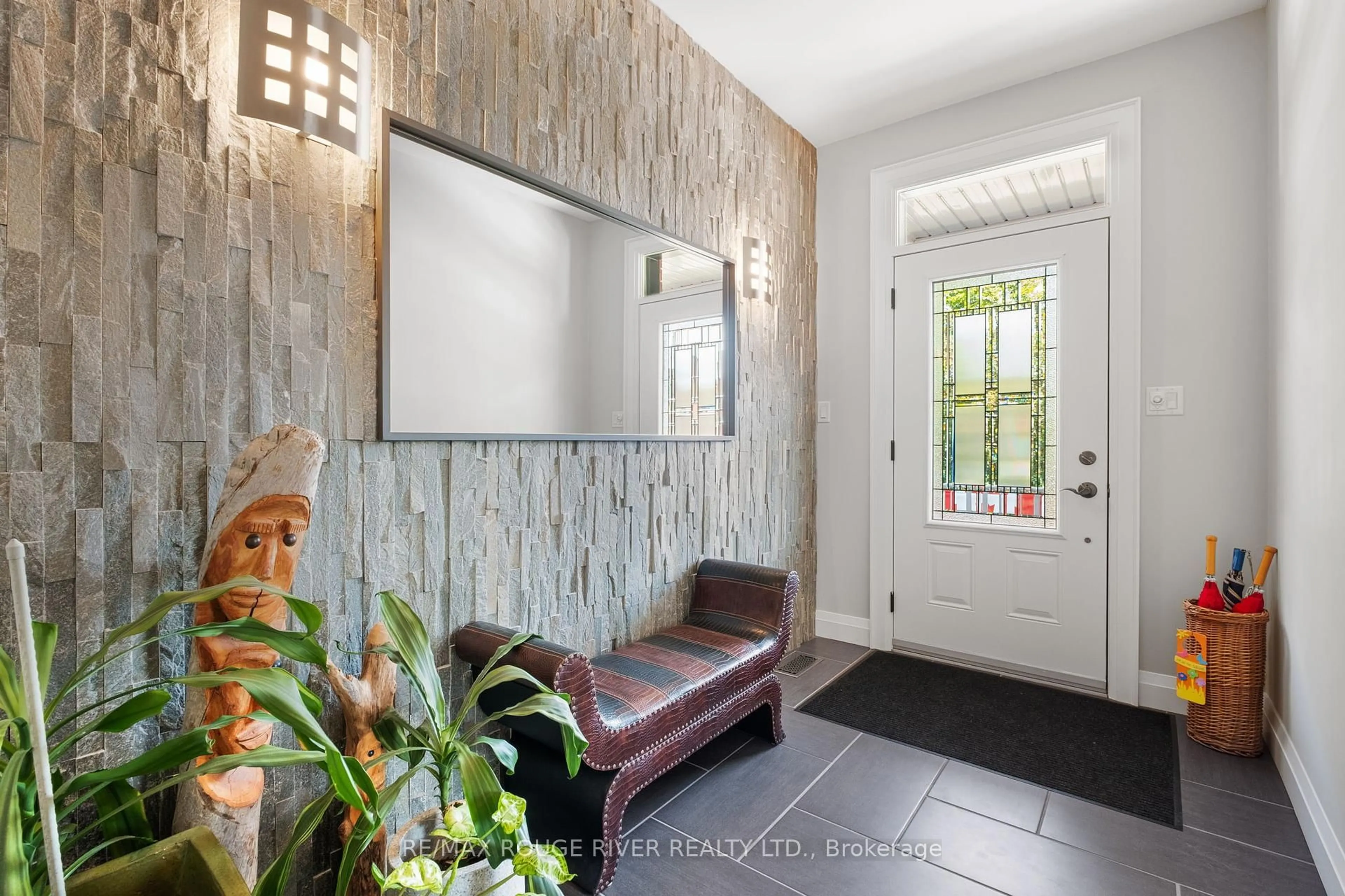 Indoor entryway for 119 Durham St, Cobourg Ontario K9A 3H3