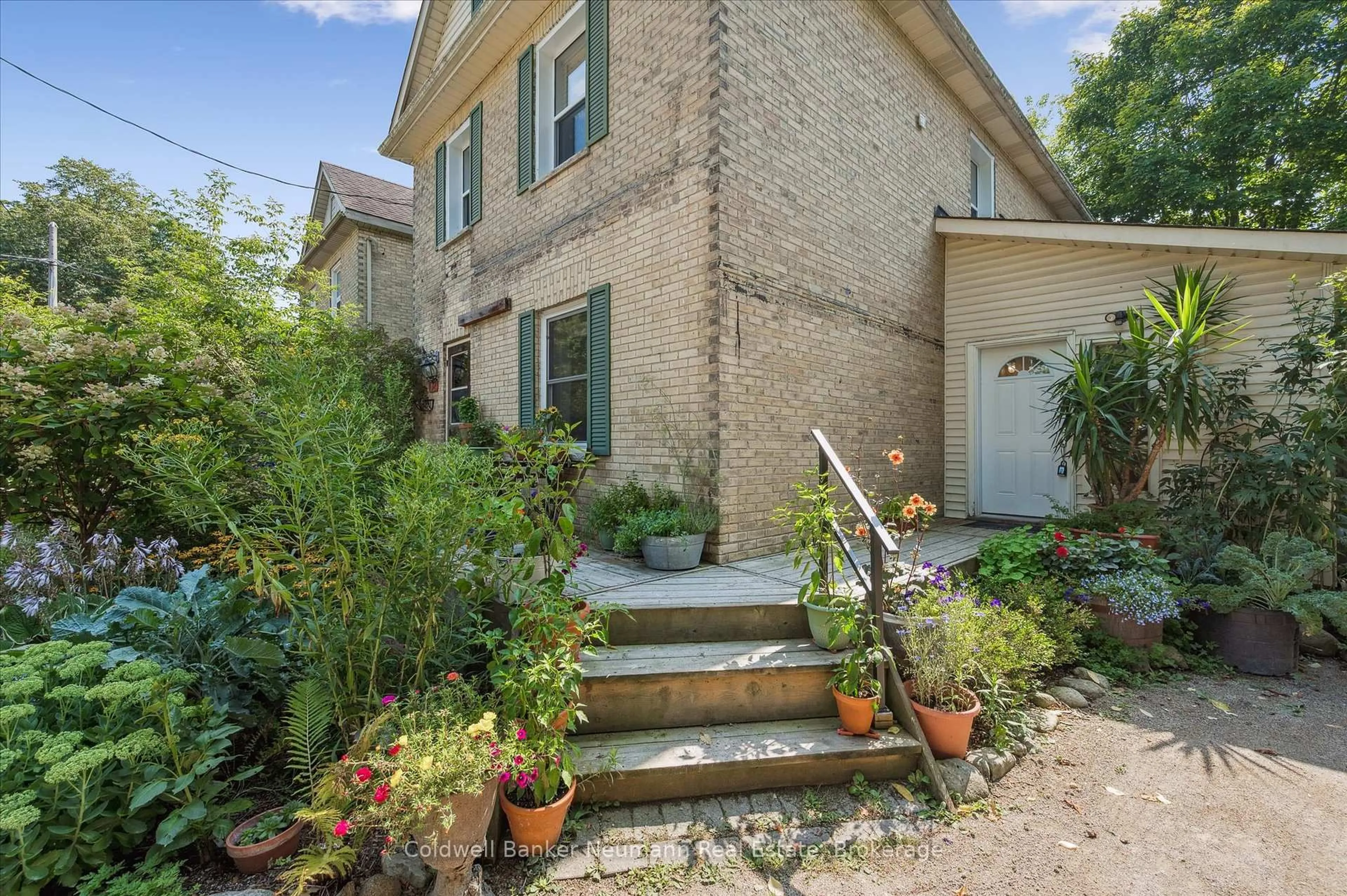 Patio, street for 102 Asmus St, Wilmot Ontario N3A 1A9