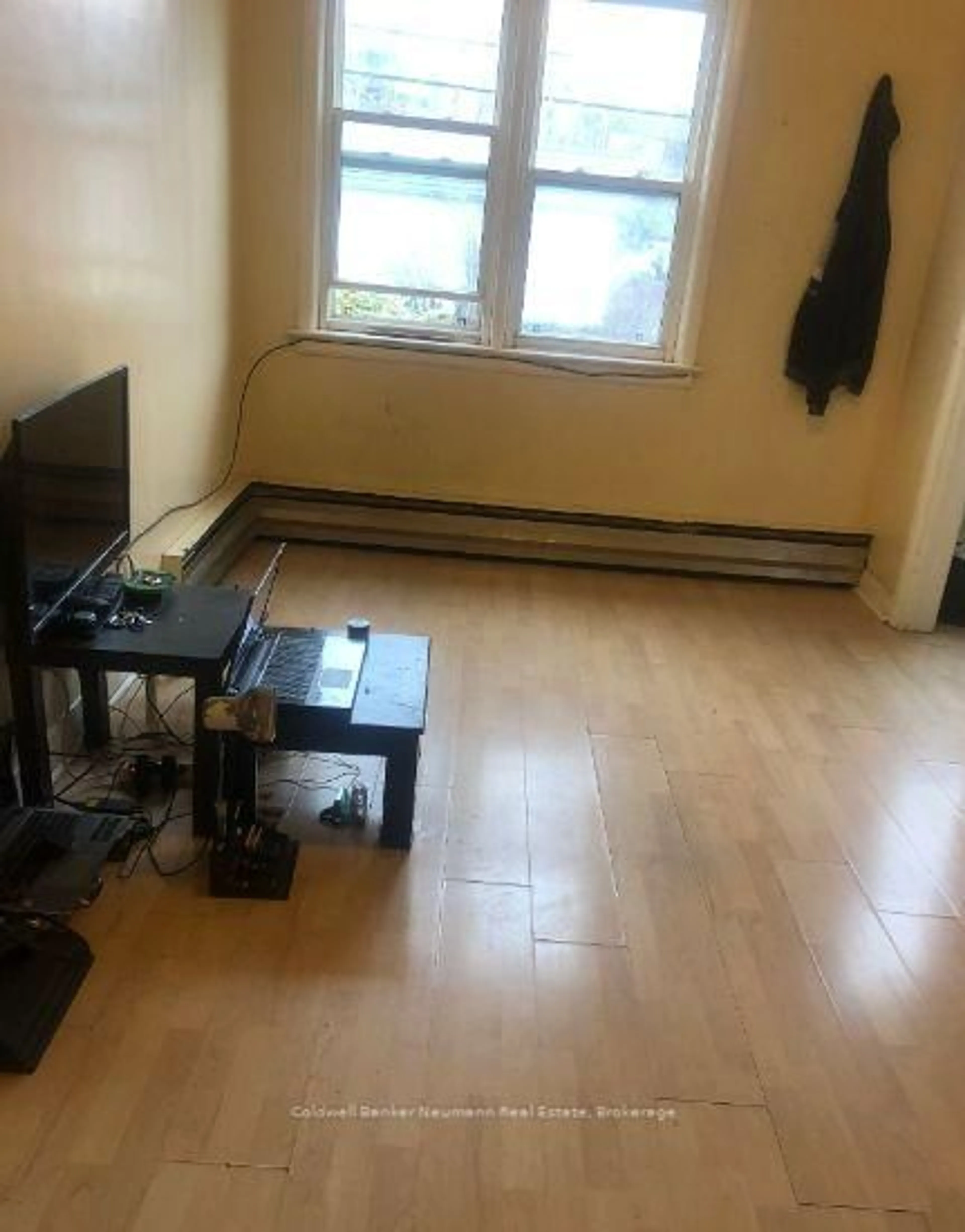 A pic of a room for 22 Cambridge St, Cambridge Ontario N1R 3R7