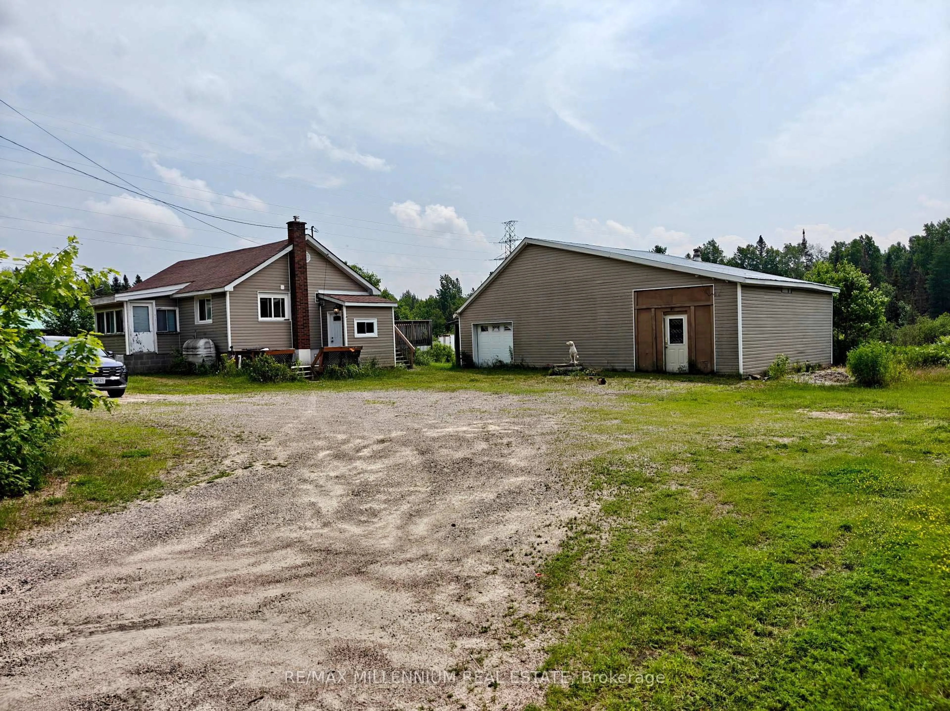 A pic from outside/outdoor area/front of a property/back of a property/a pic from drone, building for 1521 Four Mile Lake Rd, North Bay Ontario P1B 8G2
