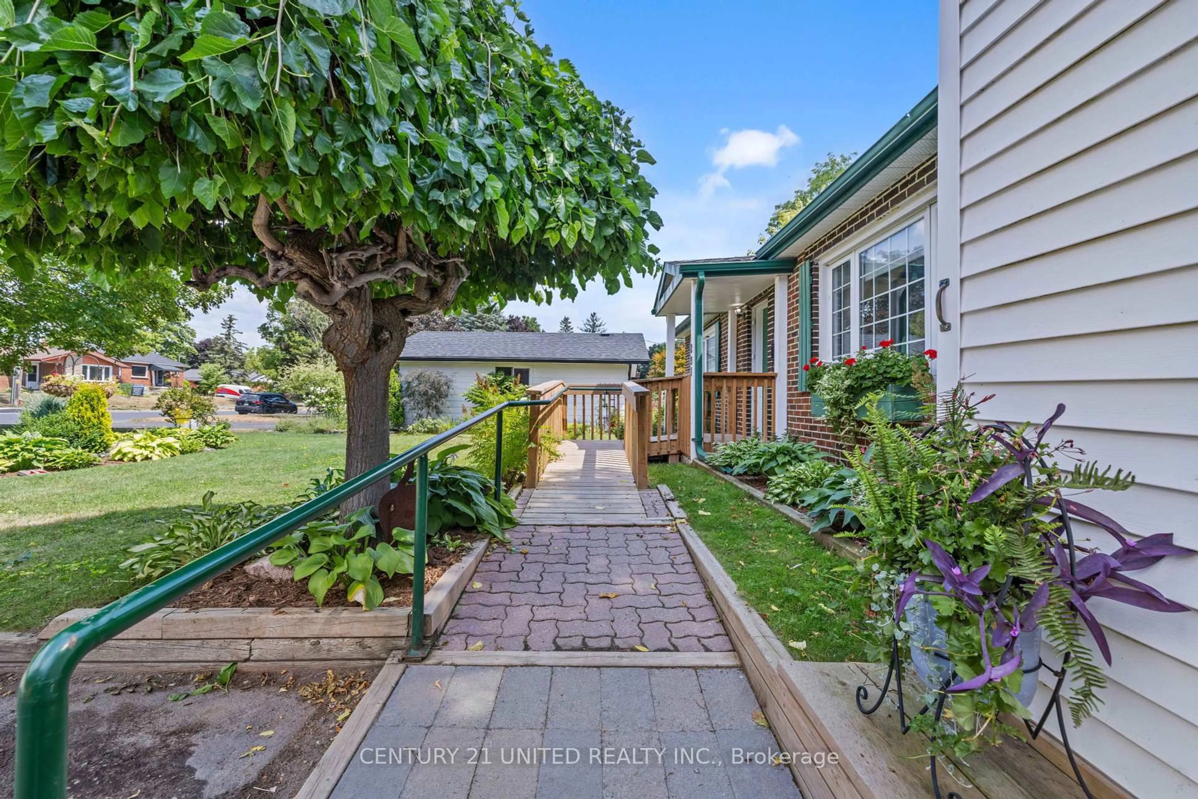 A pic from outside/outdoor area/front of a property/back of a property/a pic from drone, street for 291 Sunset Blvd, Peterborough North Ontario K9H 5L2