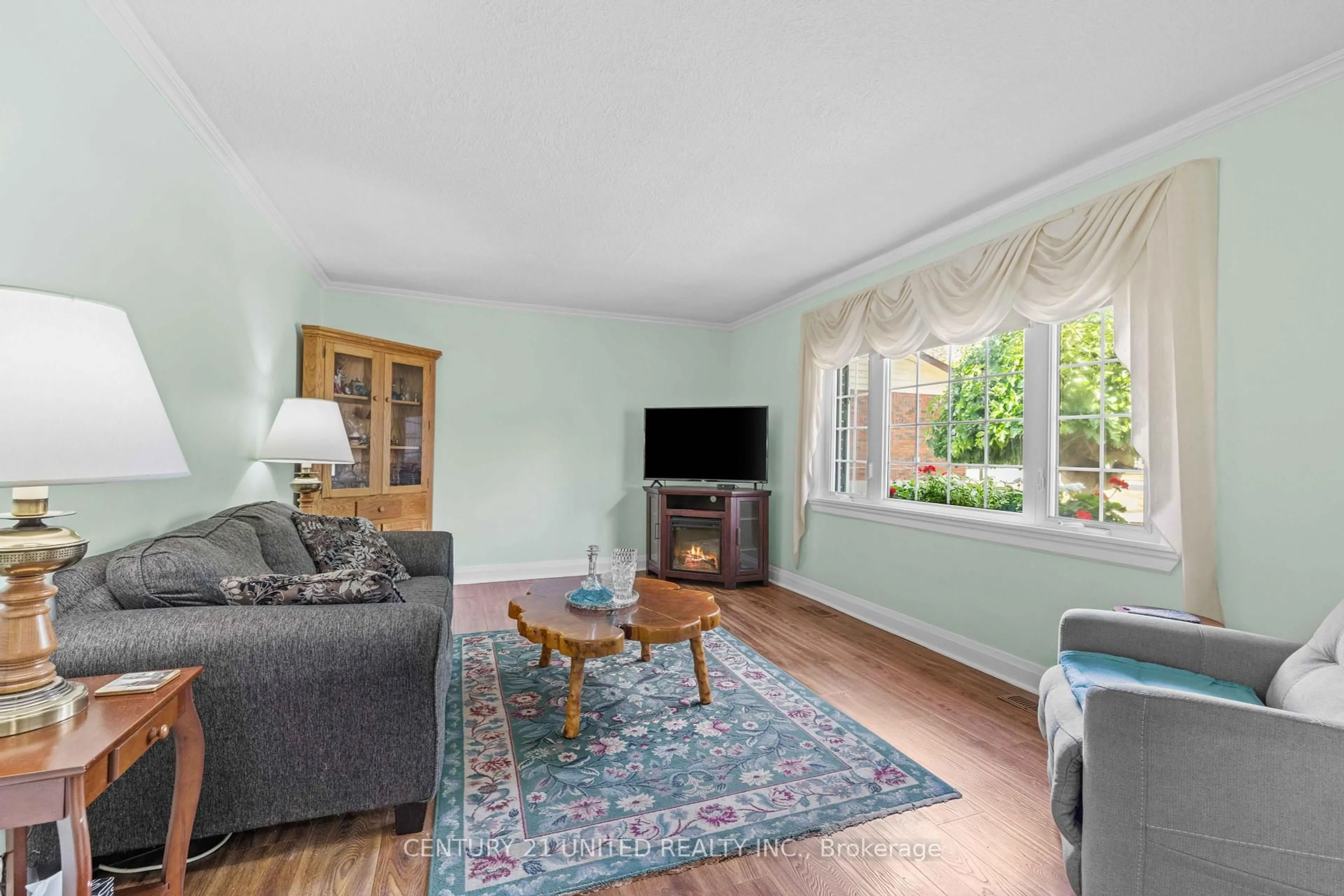 Living room with furniture, unknown for 291 Sunset Blvd, Peterborough North Ontario K9H 5L2