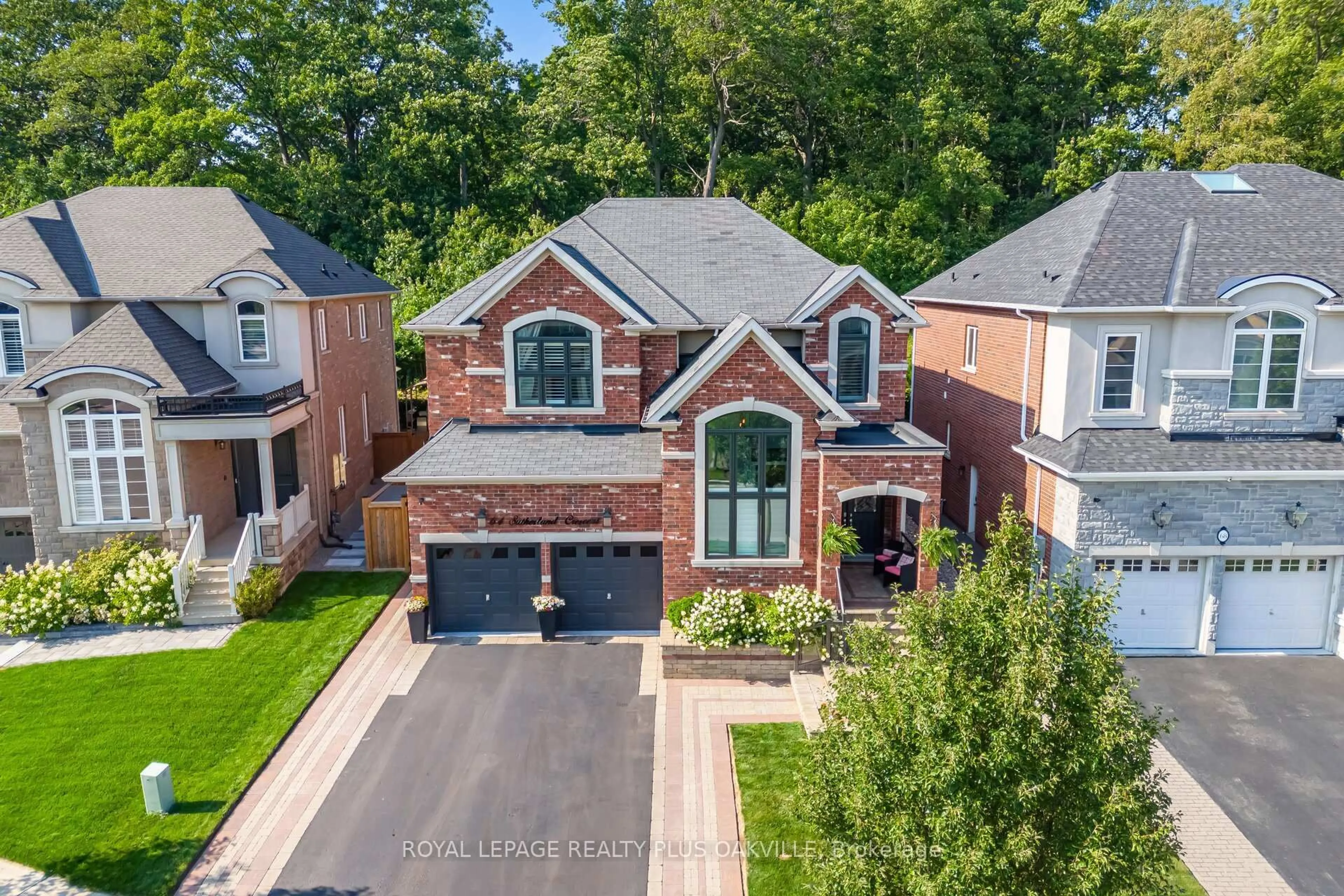 A pic from outside/outdoor area/front of a property/back of a property/a pic from drone, street for 64 Sutherland Cres, Hamilton Ontario L9K 0H1