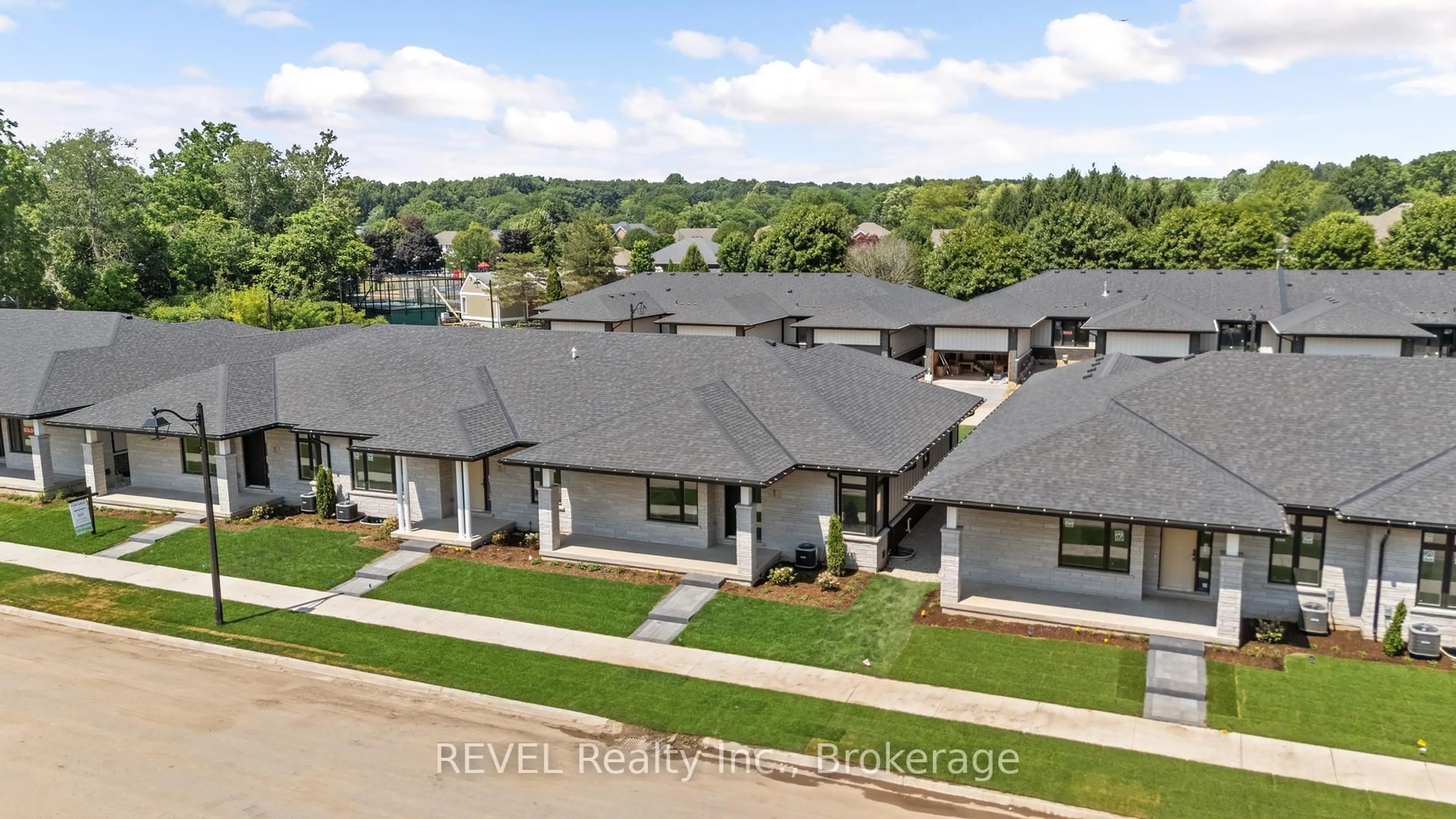 A pic from outside/outdoor area/front of a property/back of a property/a pic from drone, unknown for 8 Accursi Cres, Pelham Ontario L0S 1E2