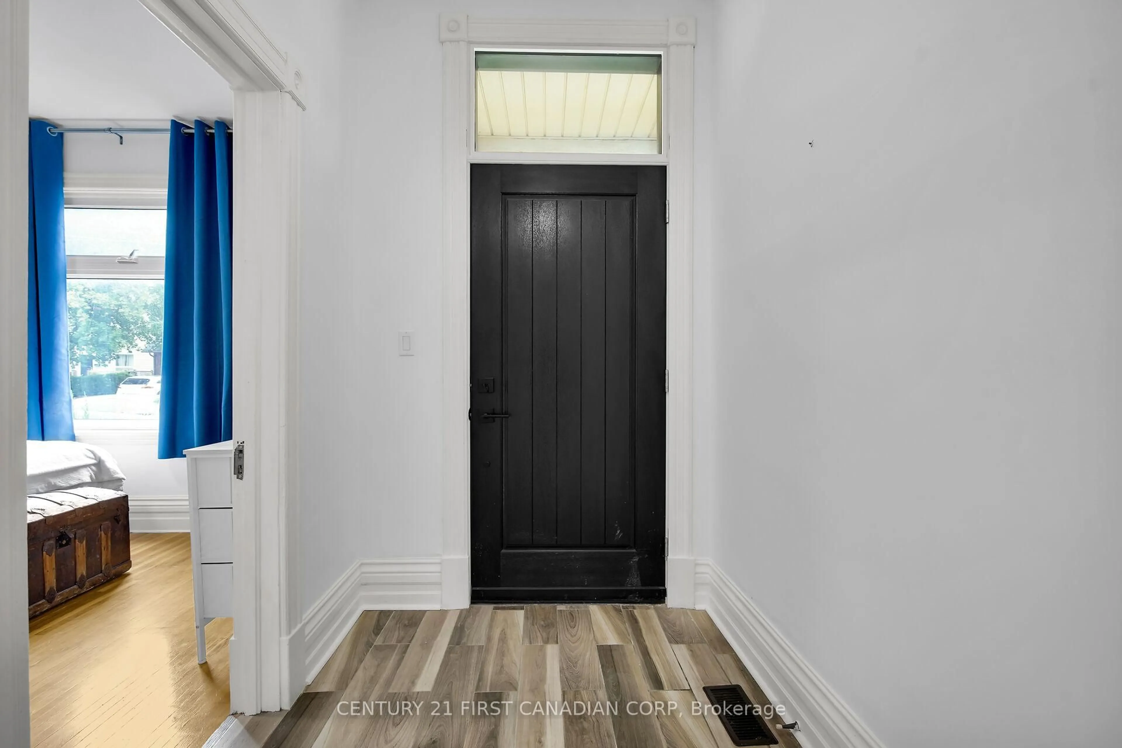 Indoor entryway for 453 Quebec St, London East Ontario N5W 3Y4