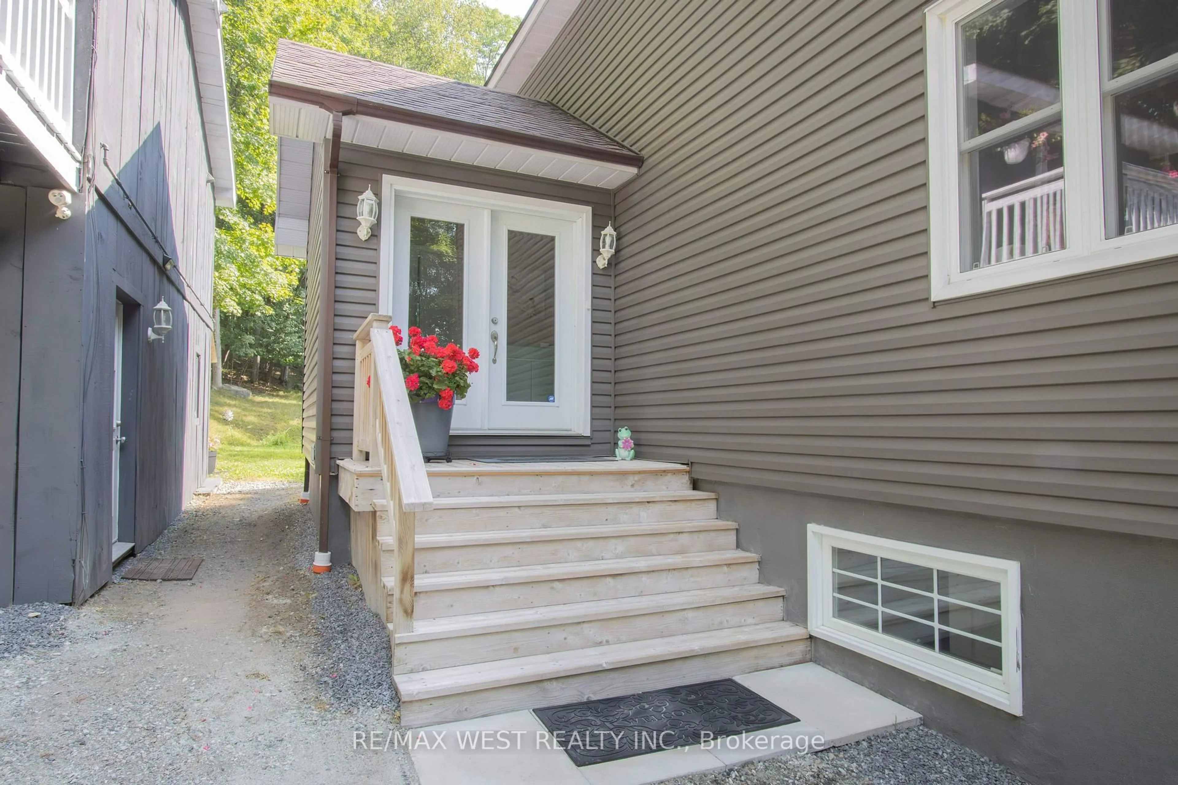 Home with vinyl exterior material, street for 1158 Lorne Lane, Dysart et al Ontario K0M 1S0