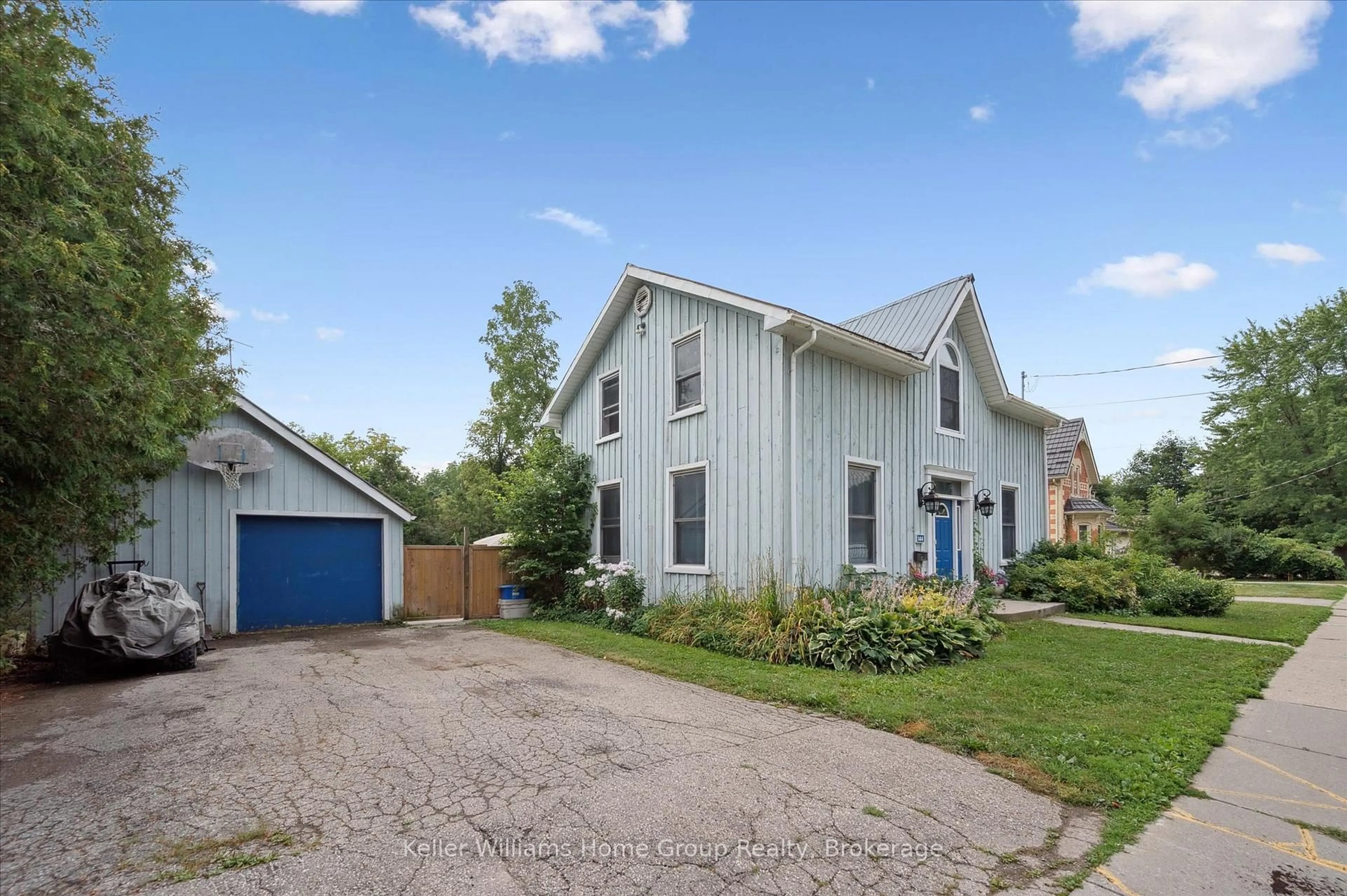 A pic from outside/outdoor area/front of a property/back of a property/a pic from drone, street for 144 Hill St, Centre Wellington Ontario N1M 1G9