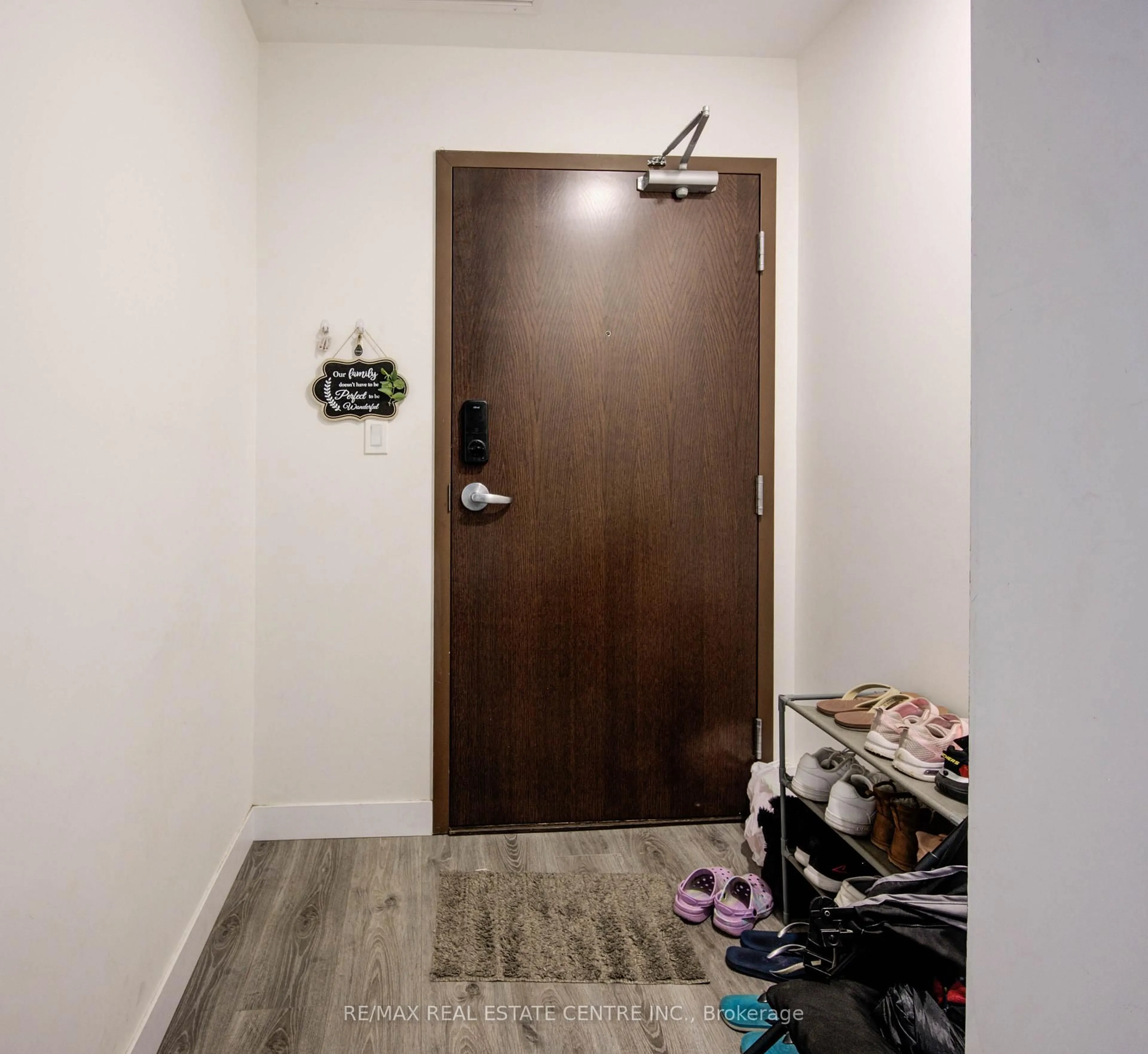 Indoor entryway for 60 Frederick St #1809, Kitchener Ontario N2H 2L7