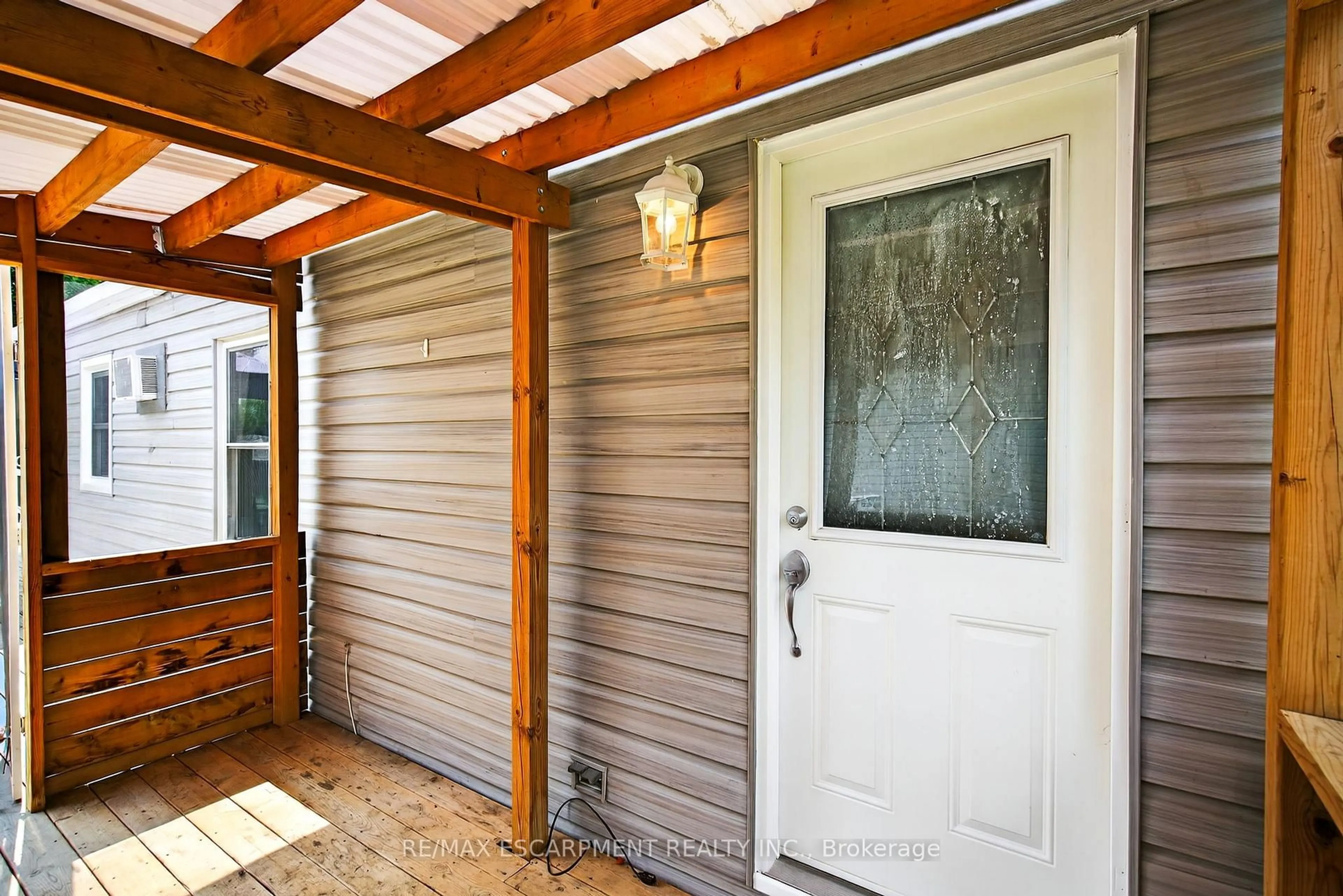Indoor entryway for 1294 Concession 8 Rd #139 Maple Cres, Hamilton Ontario N0B 2J0