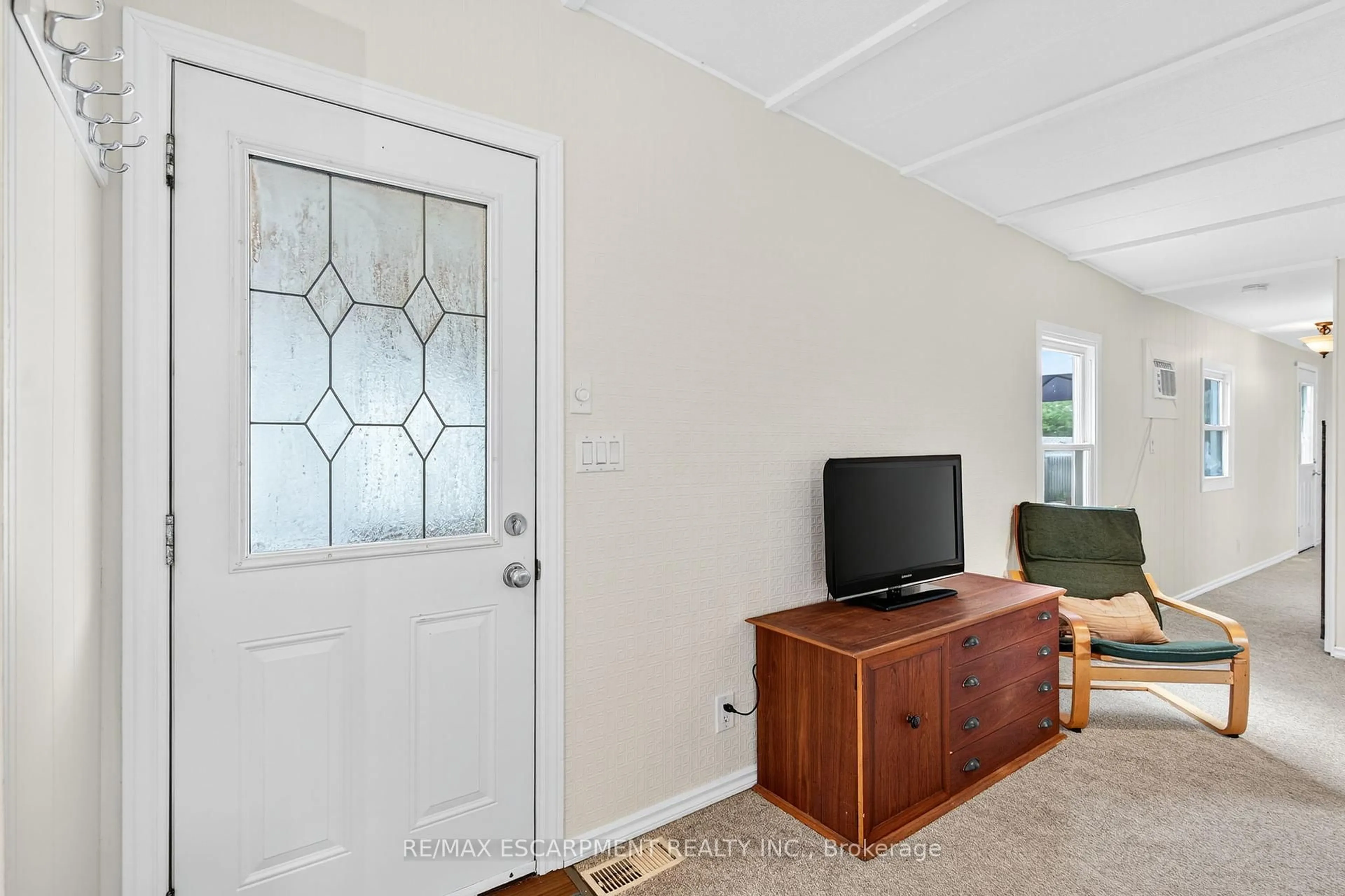 Indoor entryway for 1294 Concession 8 Rd #139 Maple Cres, Hamilton Ontario N0B 2J0