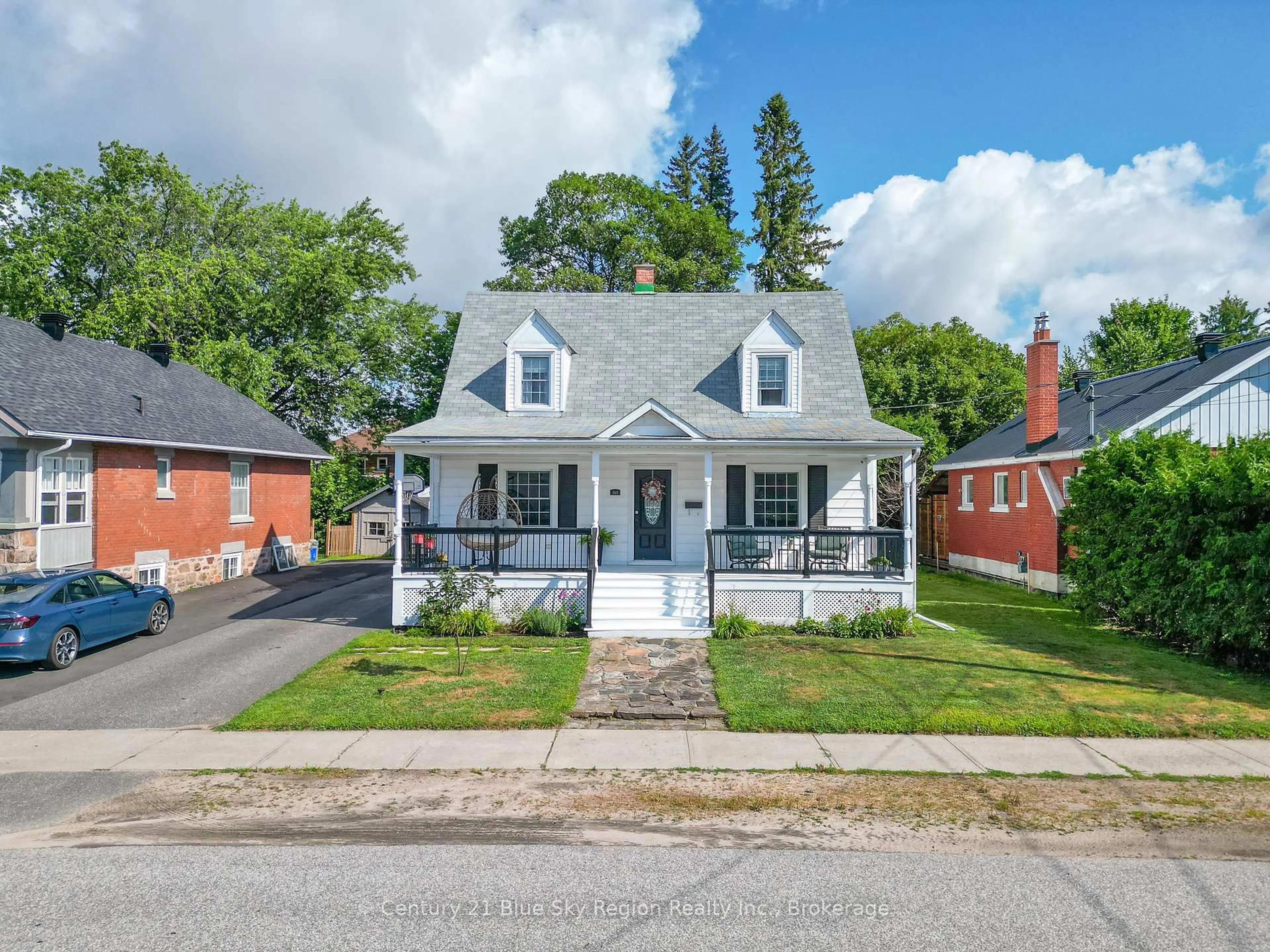 Home with brick exterior material, street for 748 Bloem St, North Bay Ontario P1B 4Z7