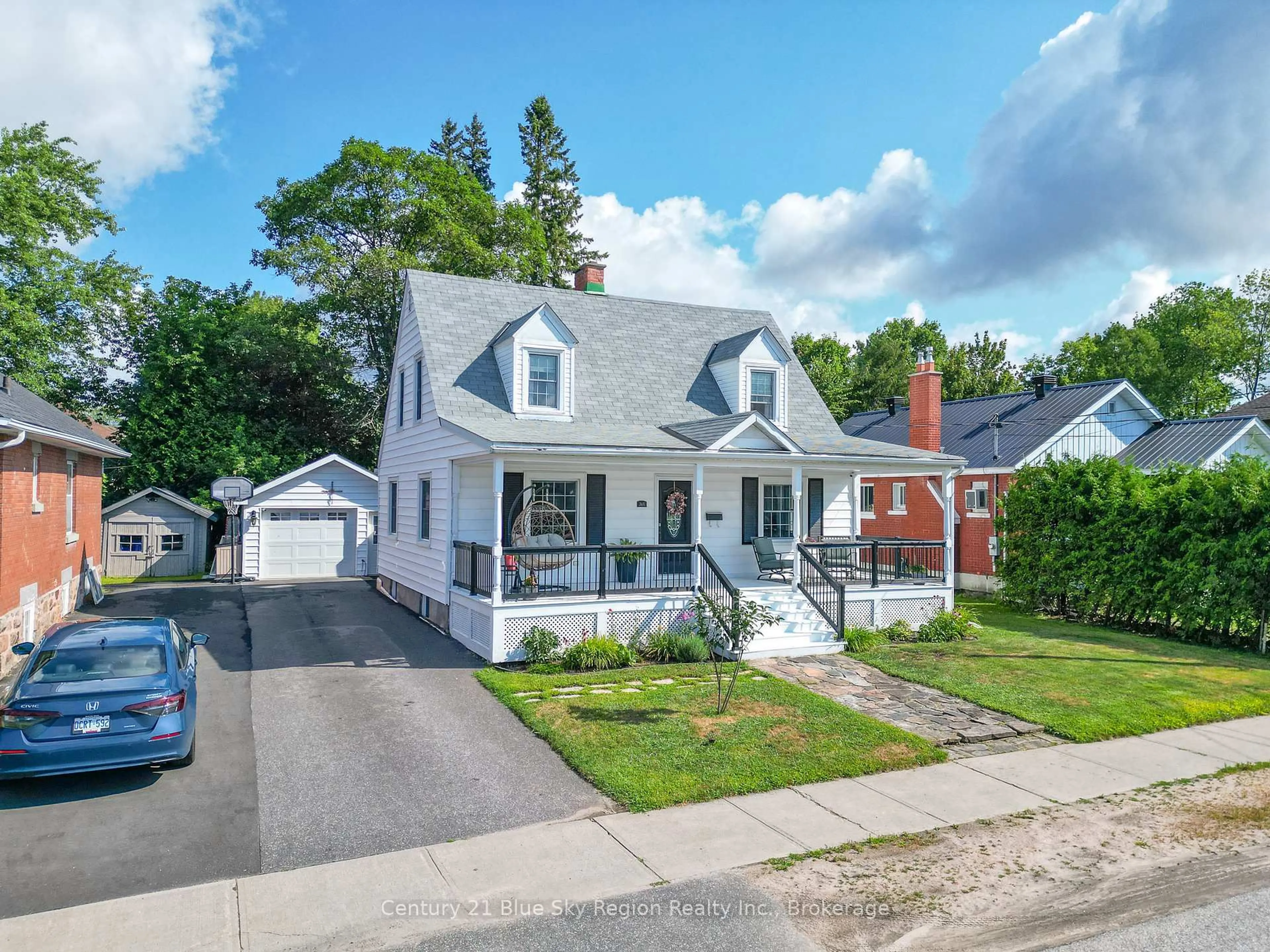 A pic from outside/outdoor area/front of a property/back of a property/a pic from drone, street for 748 Bloem St, North Bay Ontario P1B 4Z7