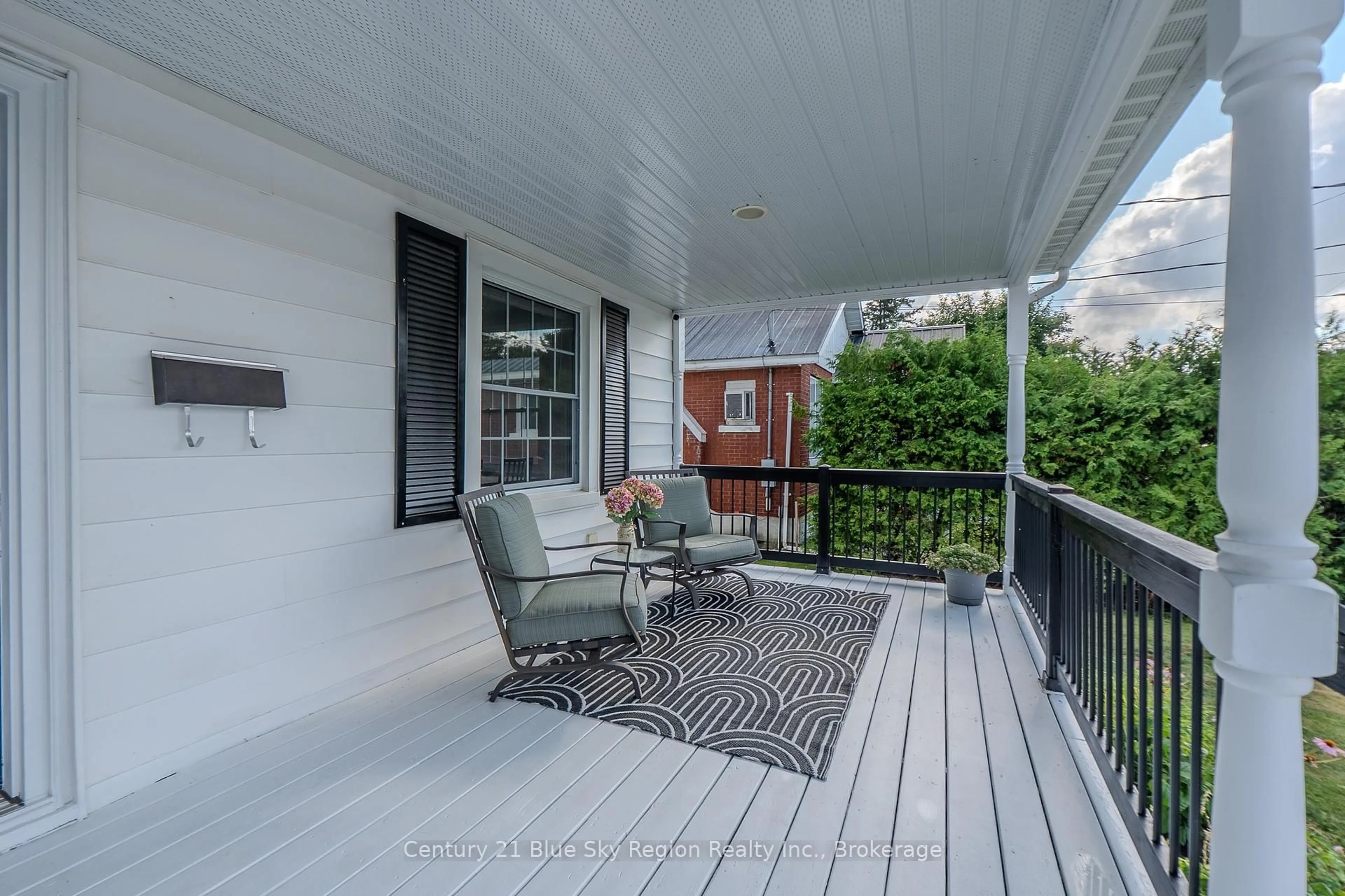 Patio, street for 748 Bloem St, North Bay Ontario P1B 4Z7