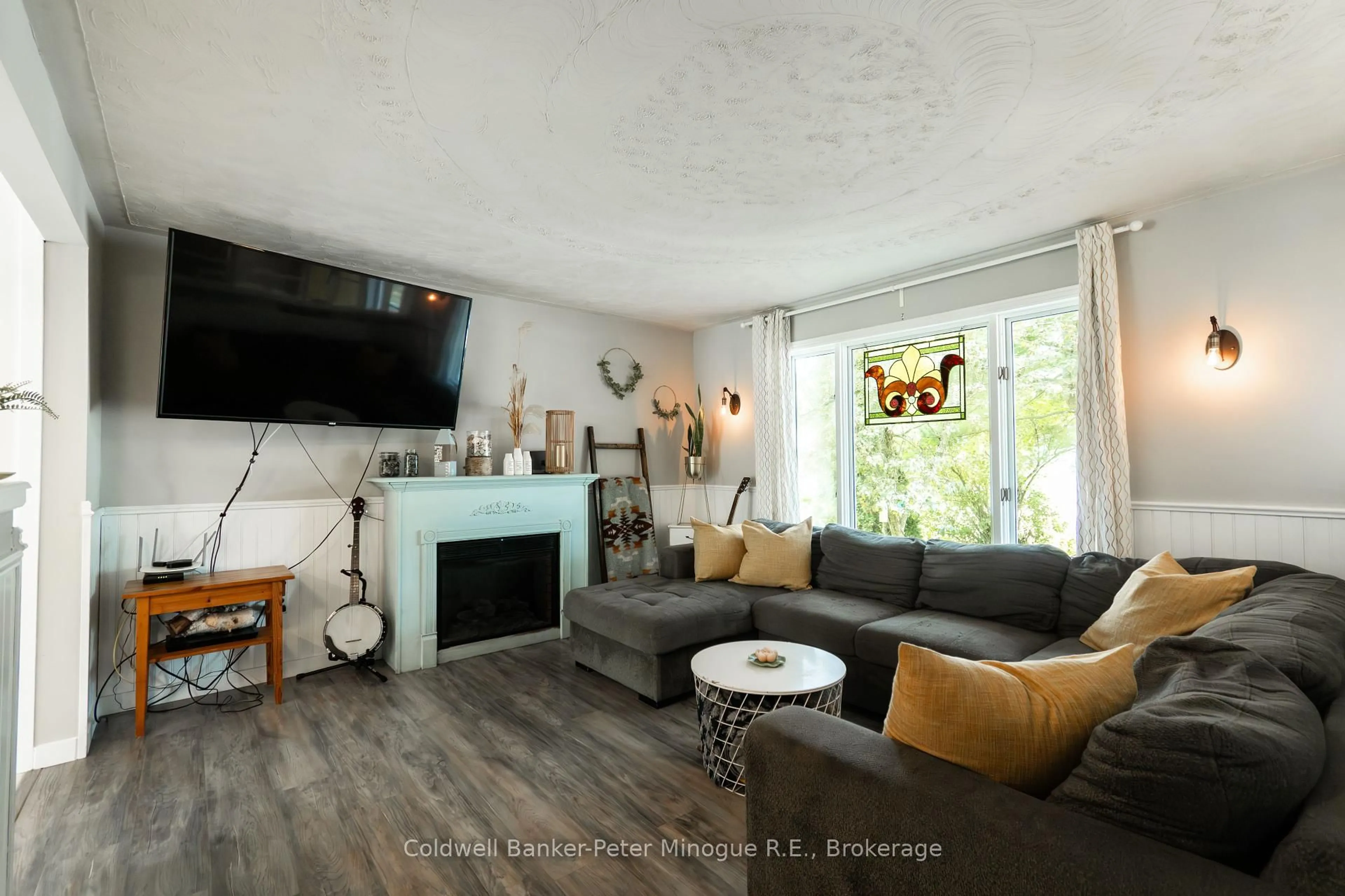 Living room with furniture, unknown for 110 Swale St, Callander Ontario P0H 1H0