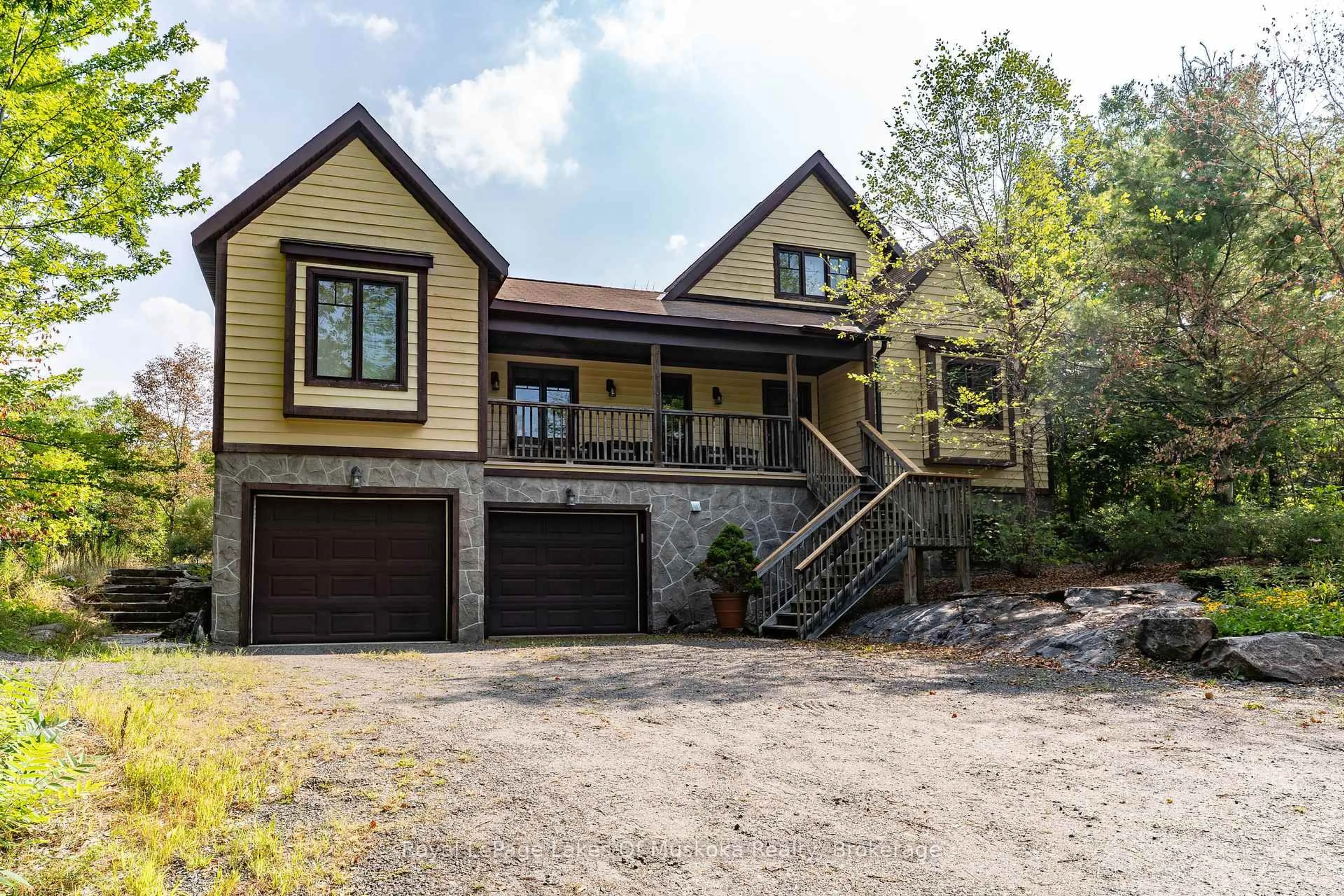 Home with brick exterior material, unknown for 210&230 Revell St, Gravenhurst Ontario P1P 0E3