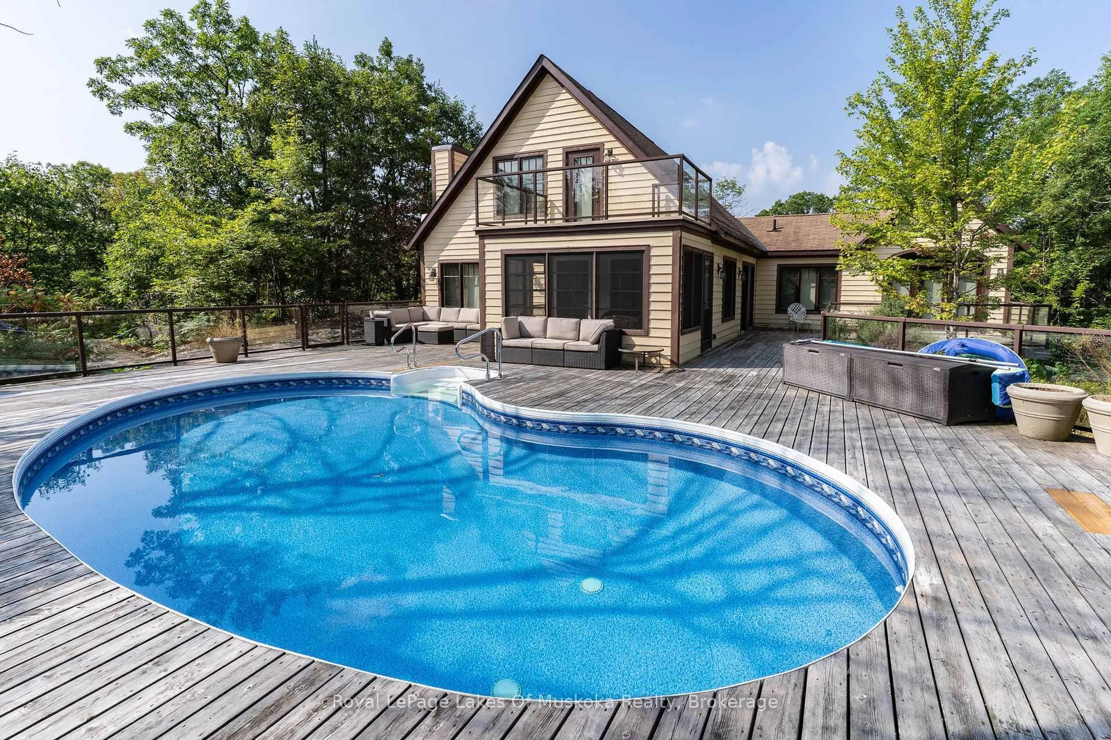 Pool for 210&230 Revell St, Gravenhurst Ontario P1P 0E3