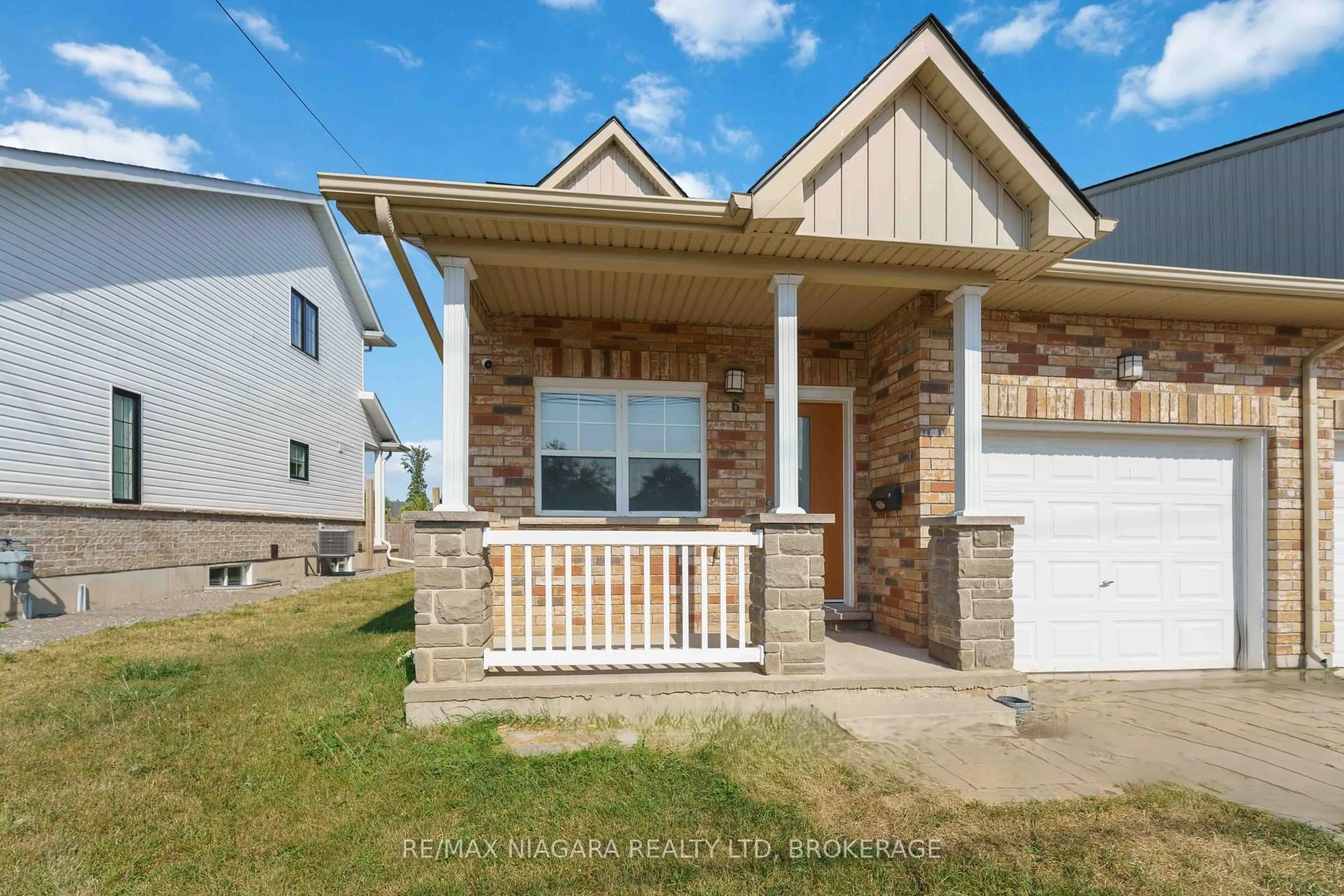Home with vinyl exterior material, unknown for 6 King St, Fort Erie Ontario L2A 0C6