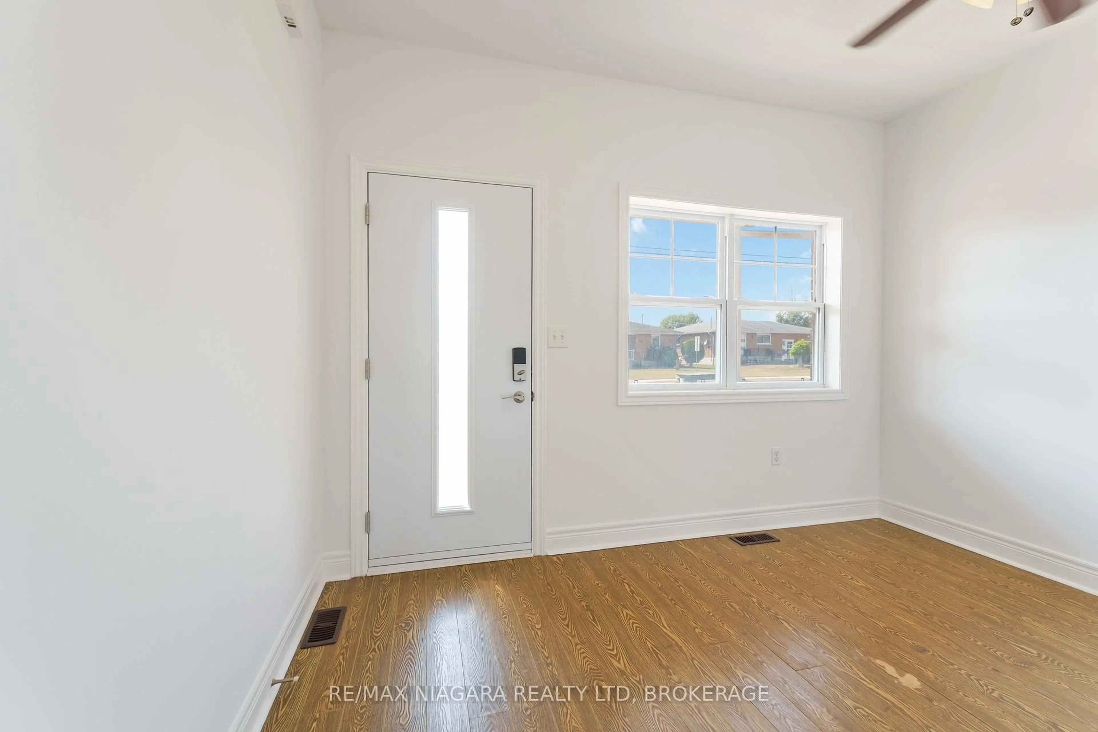 A pic of a room for 6 King St, Fort Erie Ontario L2A 0C6