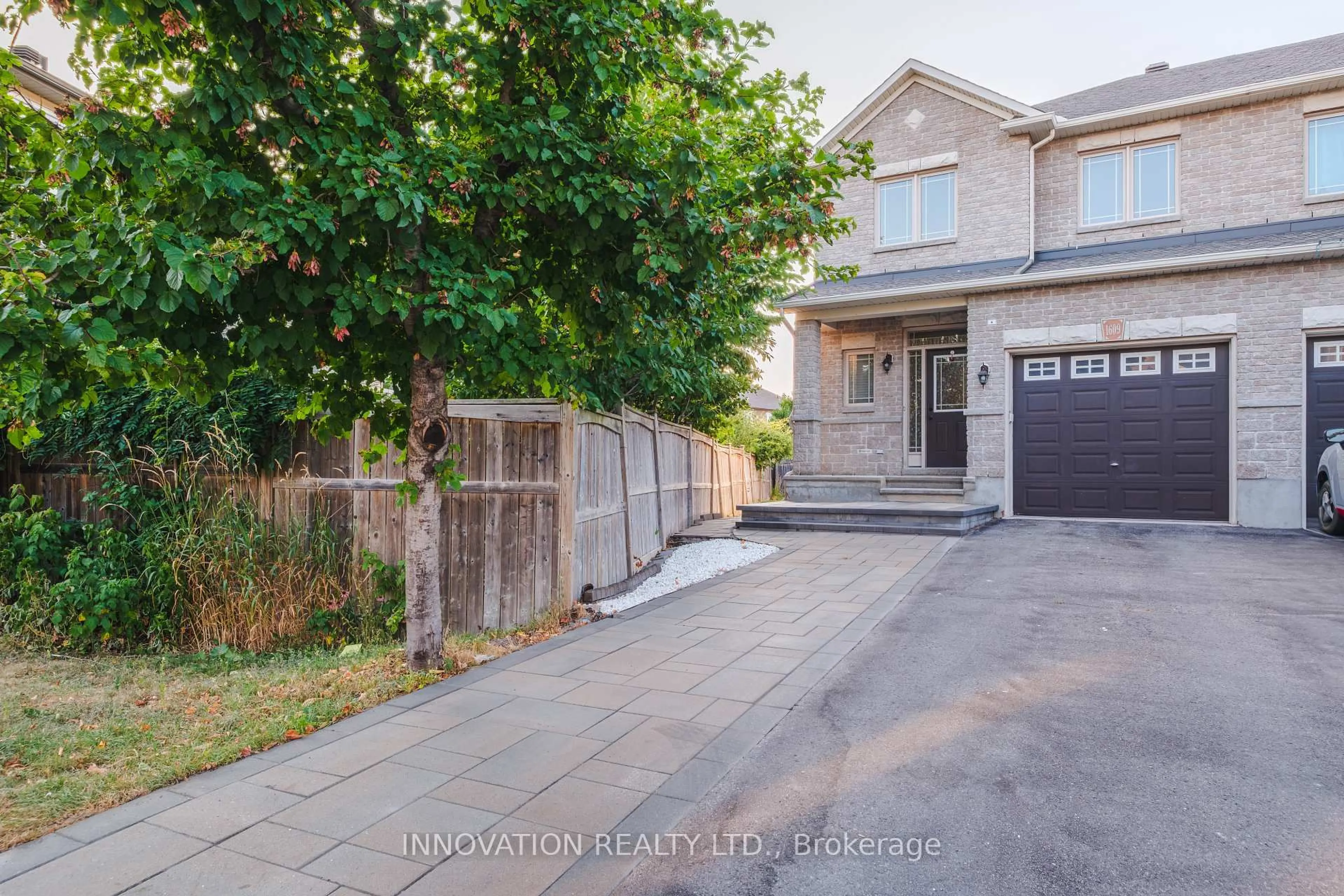 A pic from outside/outdoor area/front of a property/back of a property/a pic from drone, street for 1609 Westhall Way, Ottawa Ontario K2M 0G8
