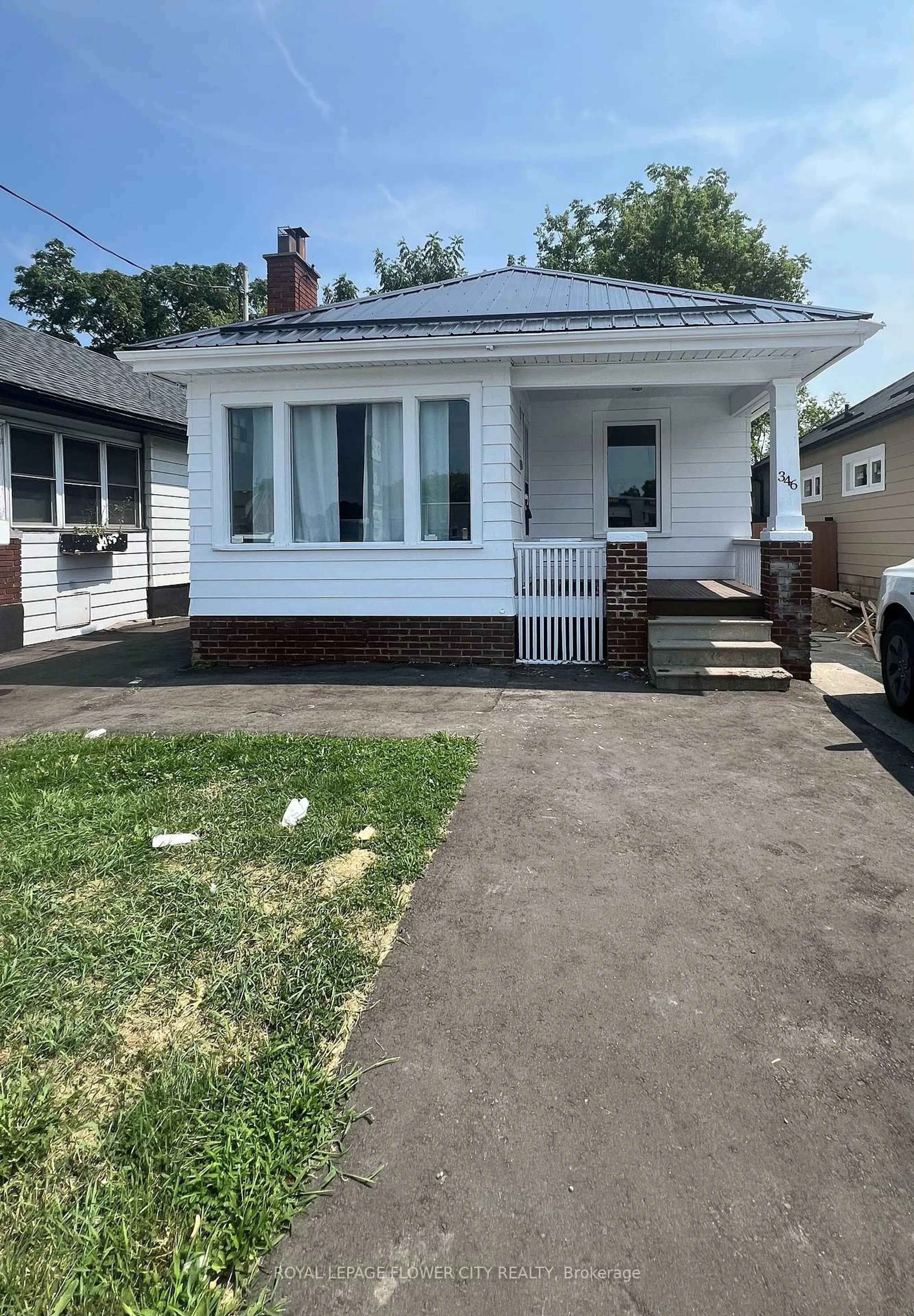 Home with vinyl exterior material, street for 346 Wharncliffe Rd, London South Ontario N6J 2L8