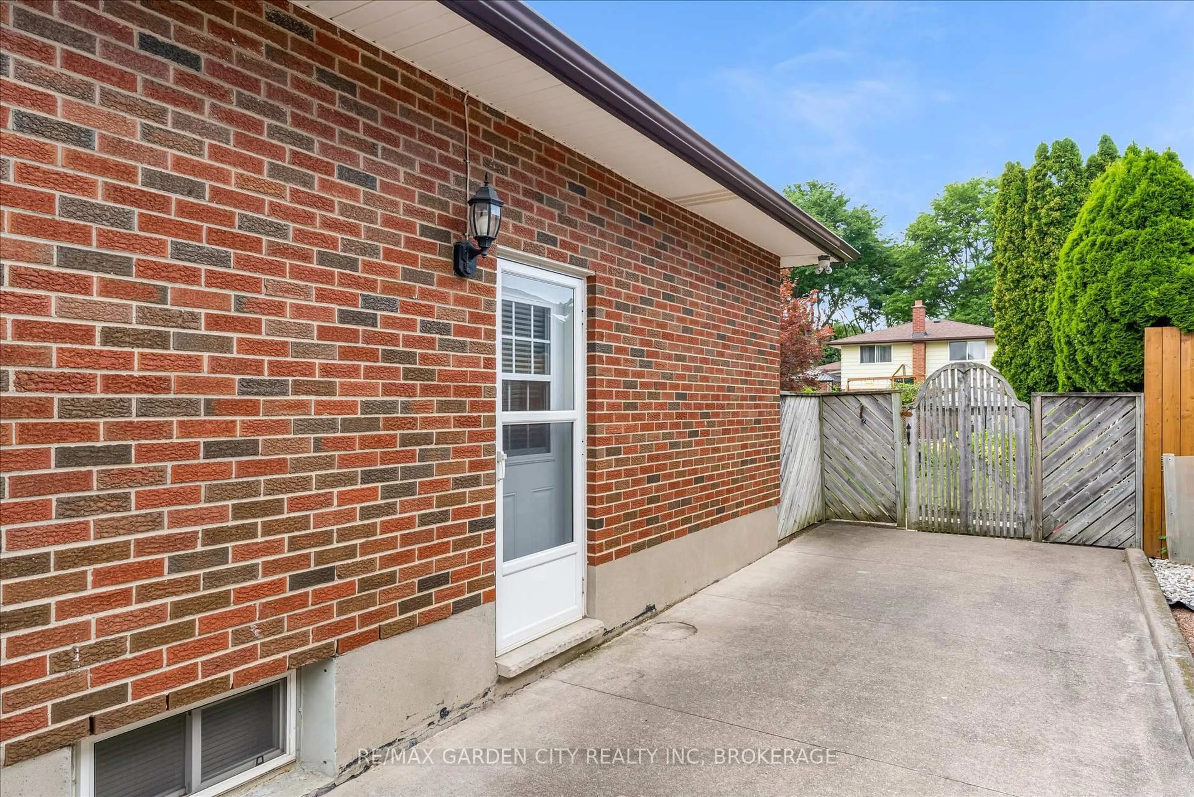Unknown for 2863 Gail Ave, Niagara Falls Ontario L2J 2E1