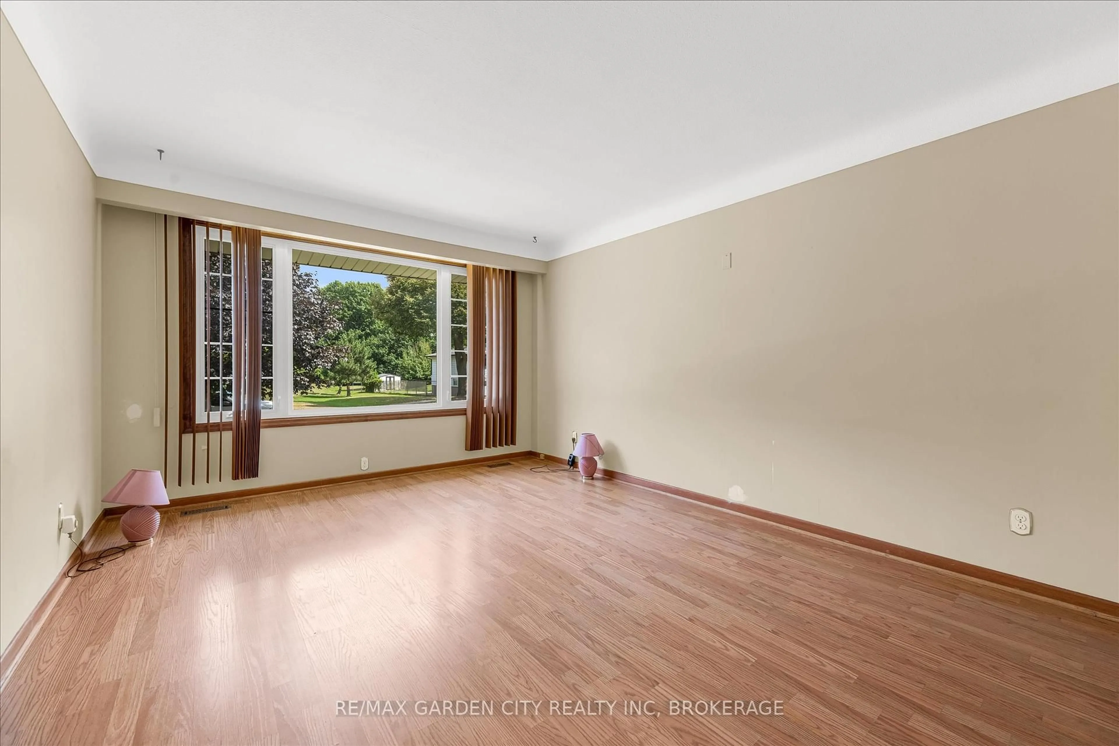 A pic of a room for 2863 Gail Ave, Niagara Falls Ontario L2J 2E1