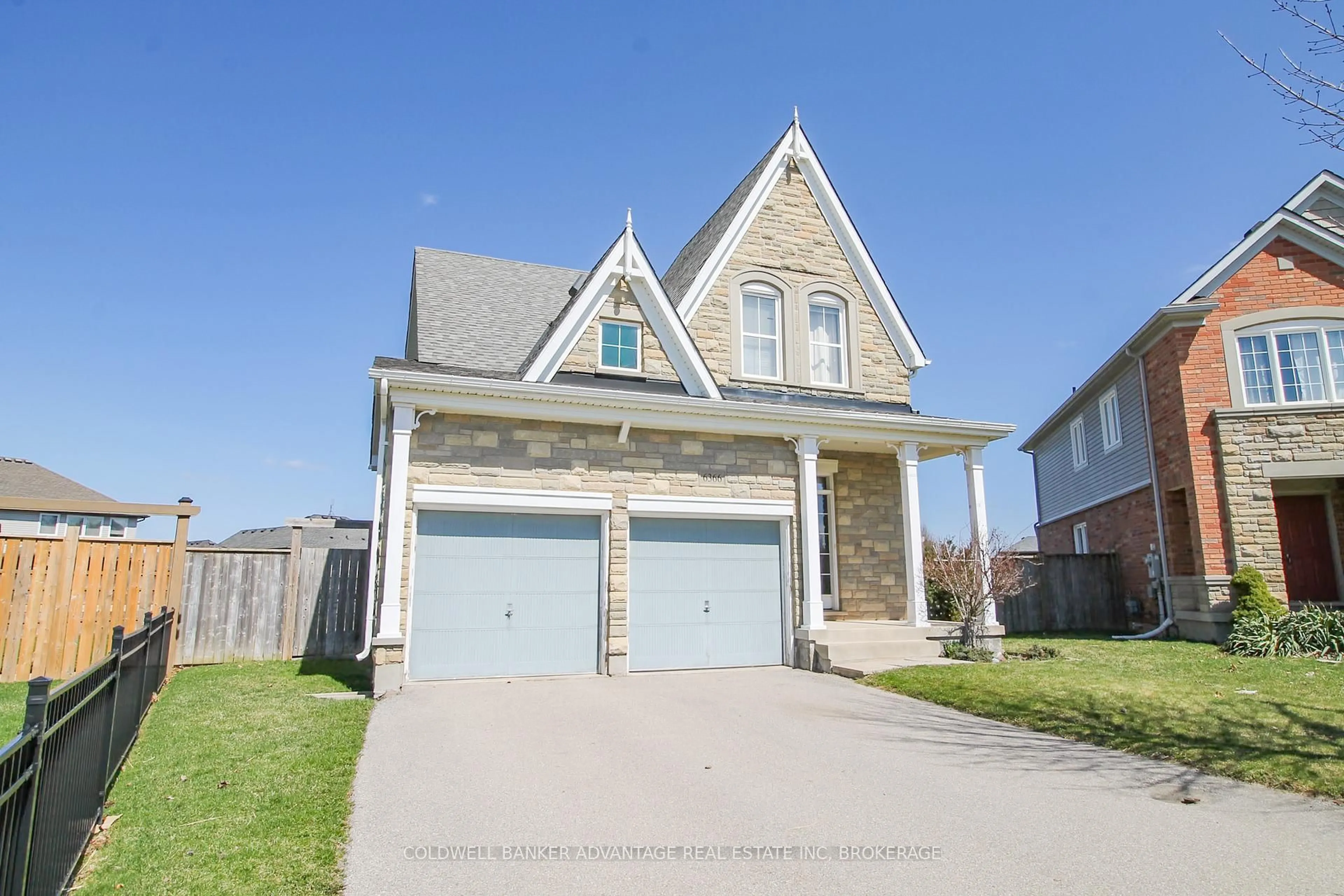 Home with vinyl exterior material, street for 6366 Dilalla Cres, Niagara Falls Ontario L2H 0C9