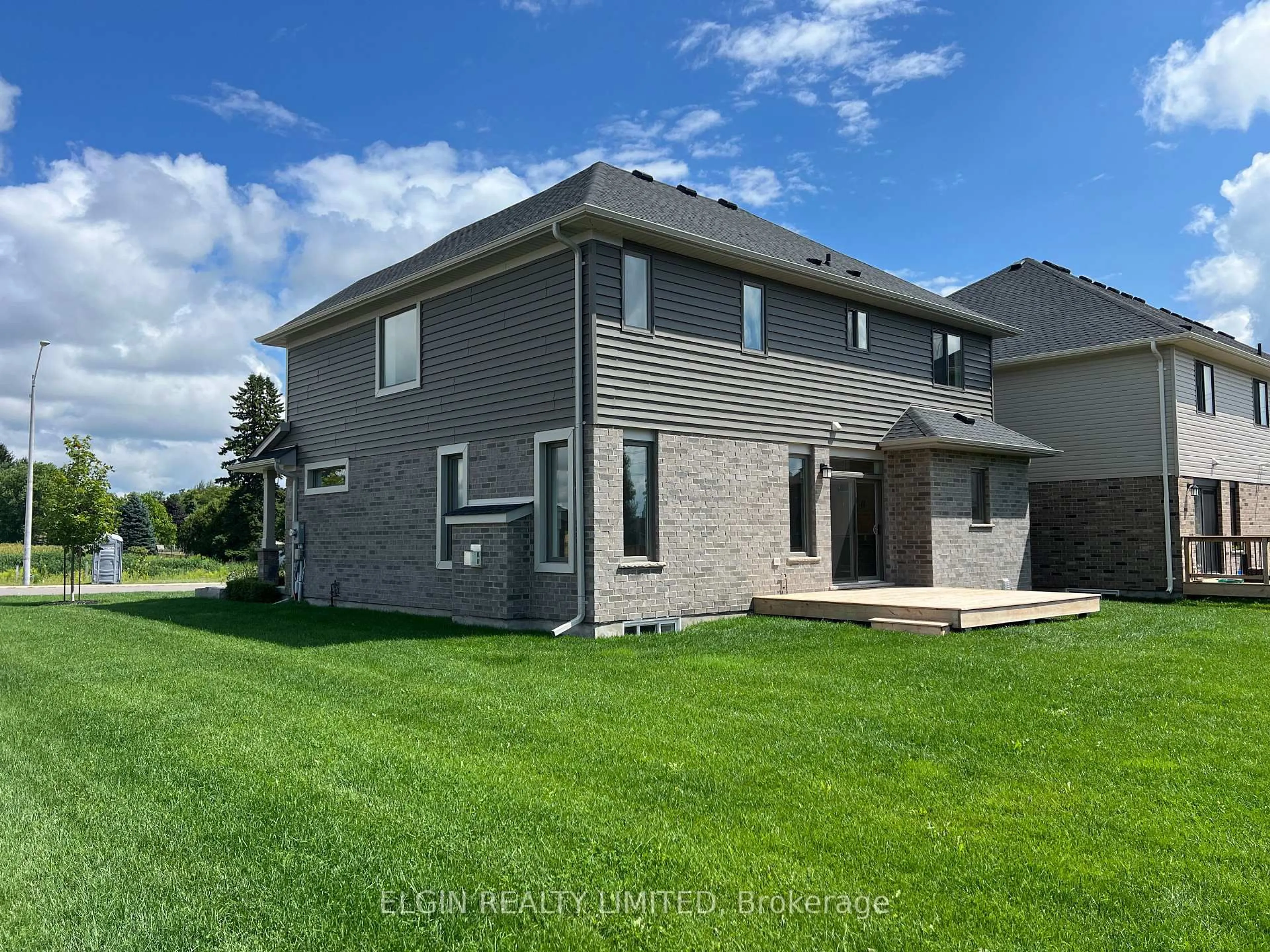 Home with vinyl exterior material, unknown for 12 Braun Ave, Tillsonburg Ontario N4G 0K5