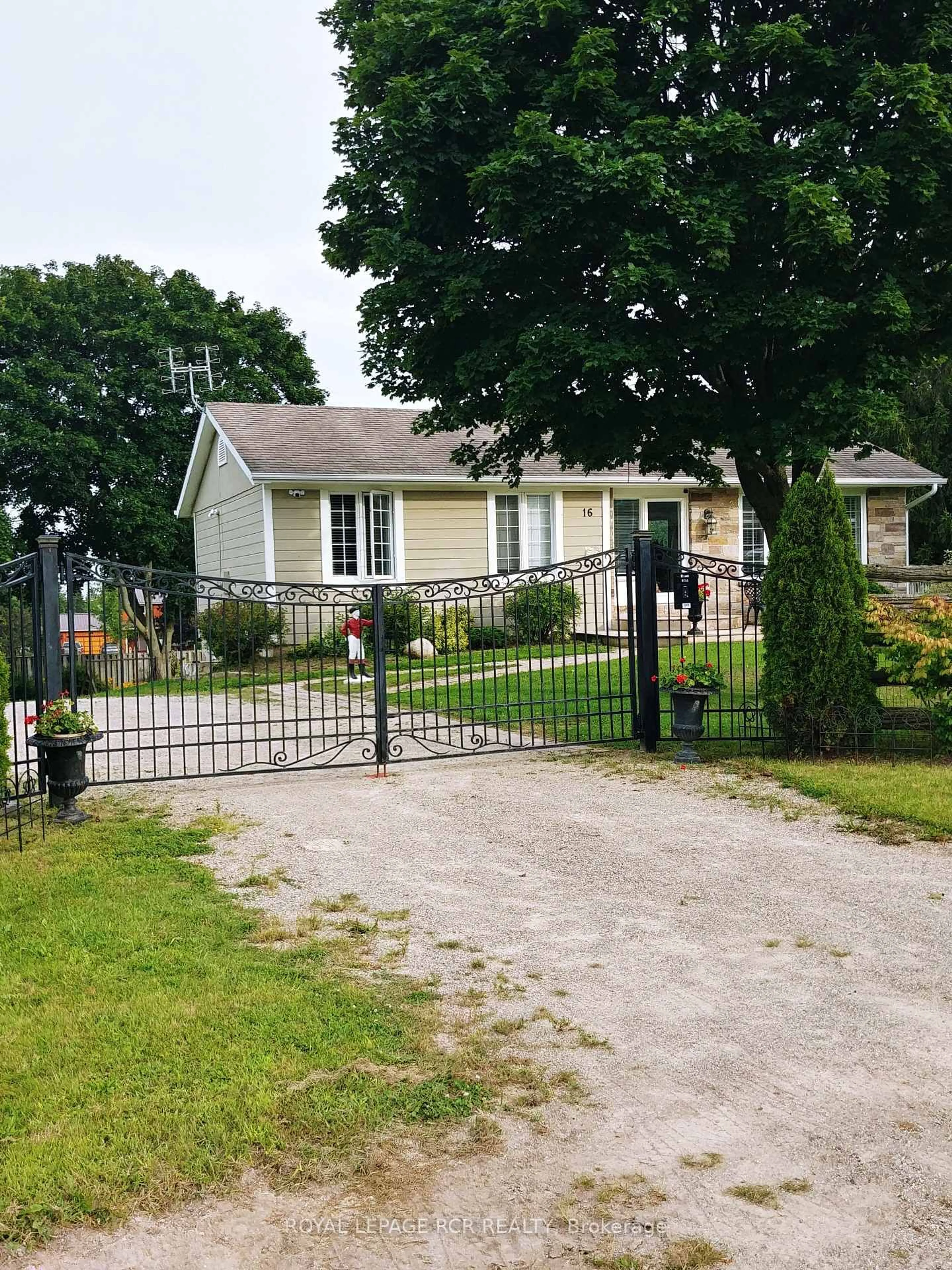 A pic from outside/outdoor area/front of a property/back of a property/a pic from drone, street for 16 Barbour Dr, Erin Ontario N0B 1Z0