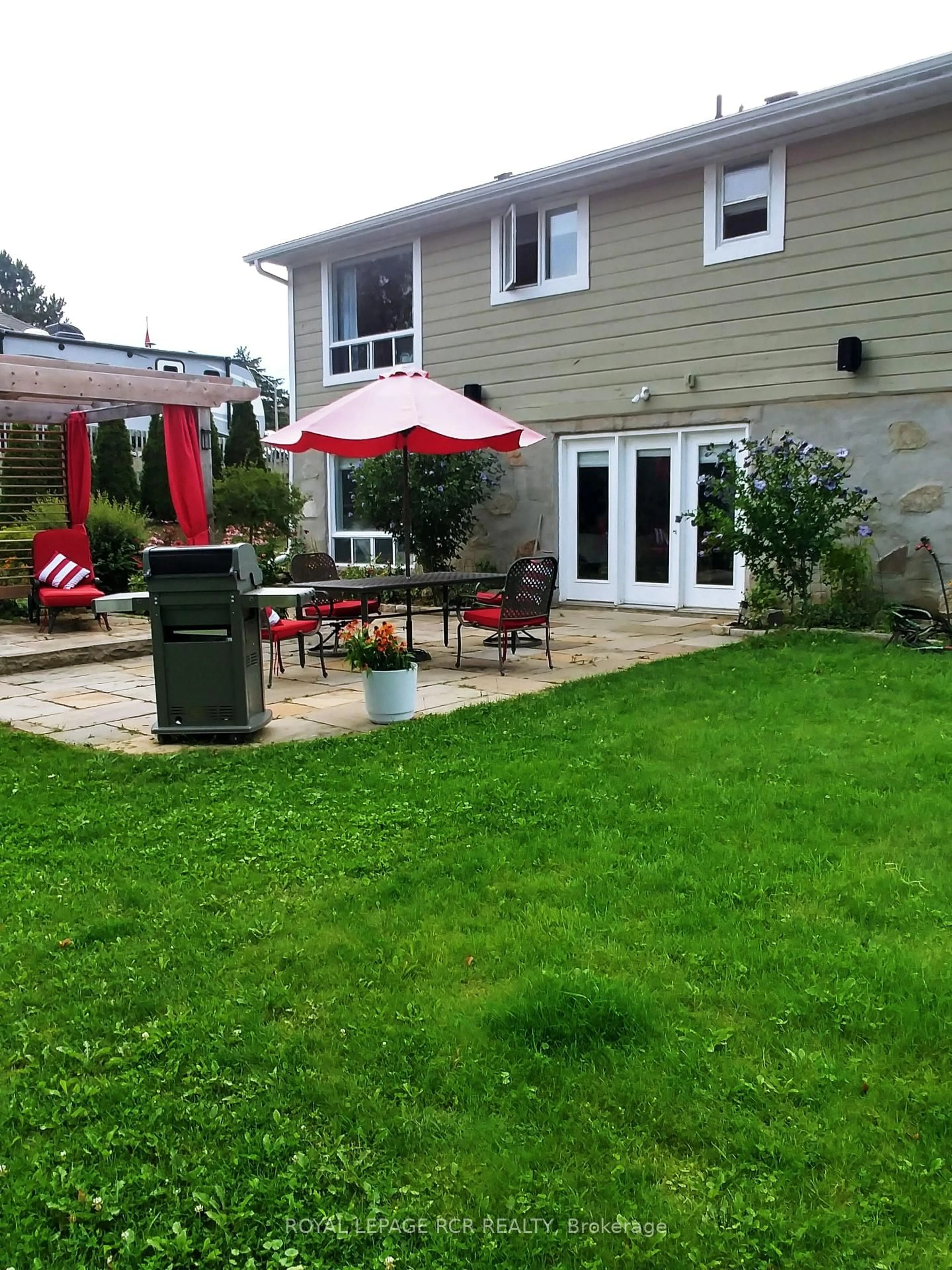 Patio, street for 16 Barbour Dr, Erin Ontario N0B 1Z0