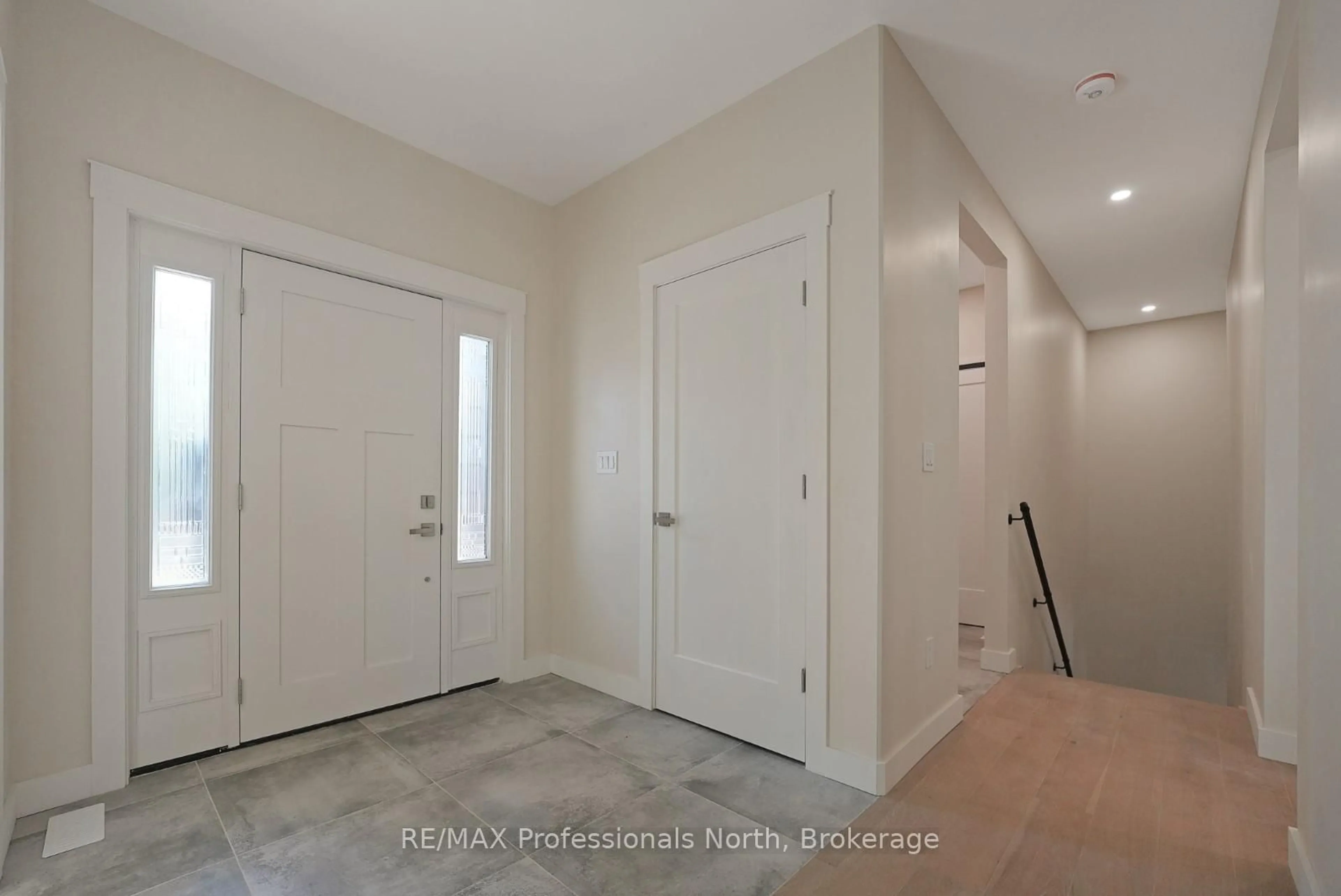 Indoor entryway for 1031 Stothart Creek Rd, Dysart et al Ontario K0M 1S0