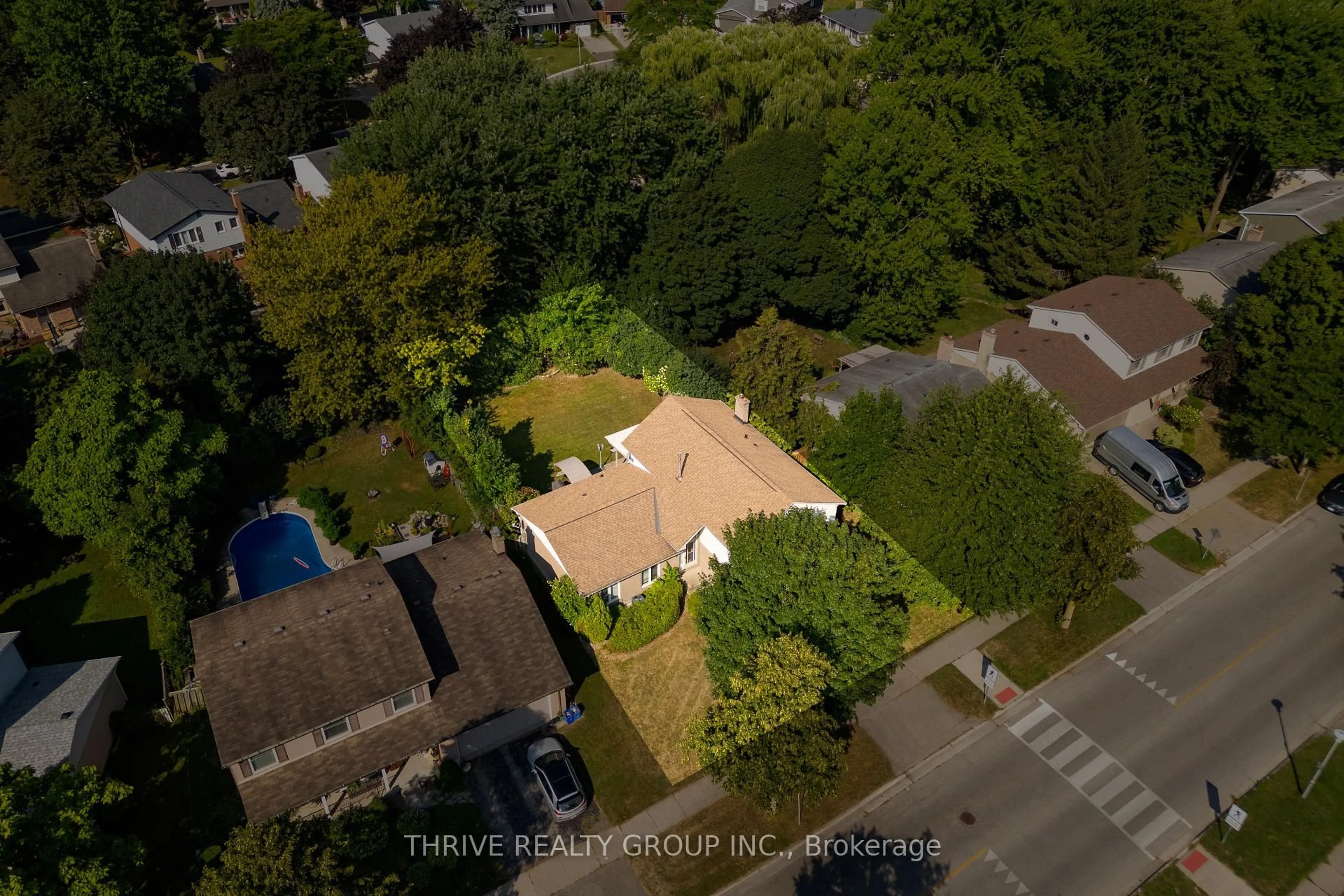 A pic from outside/outdoor area/front of a property/back of a property/a pic from drone, street for 803 Farnham Rd, London South Ontario N6K 1R6