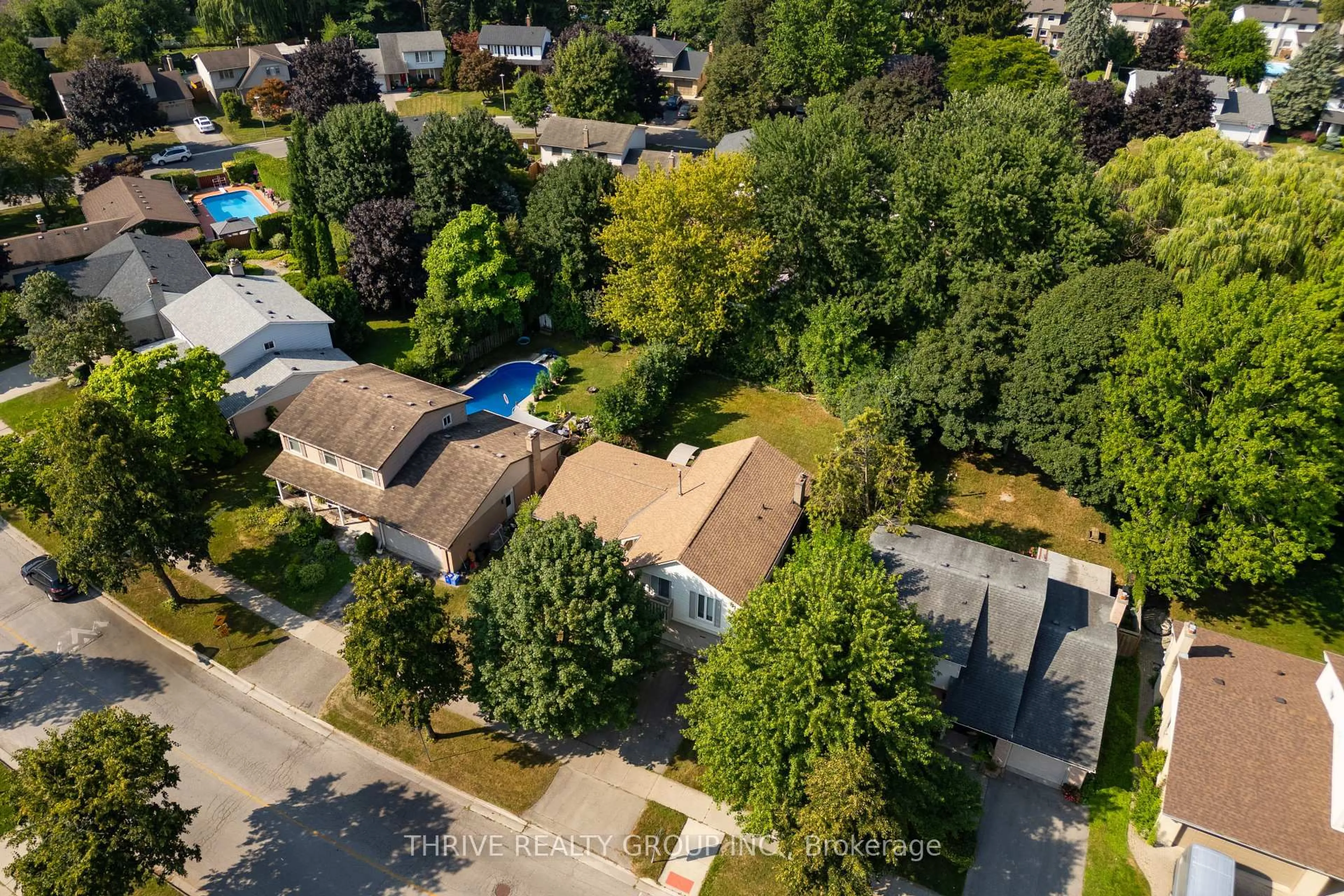 A pic from outside/outdoor area/front of a property/back of a property/a pic from drone, street for 803 Farnham Rd, London South Ontario N6K 1R6