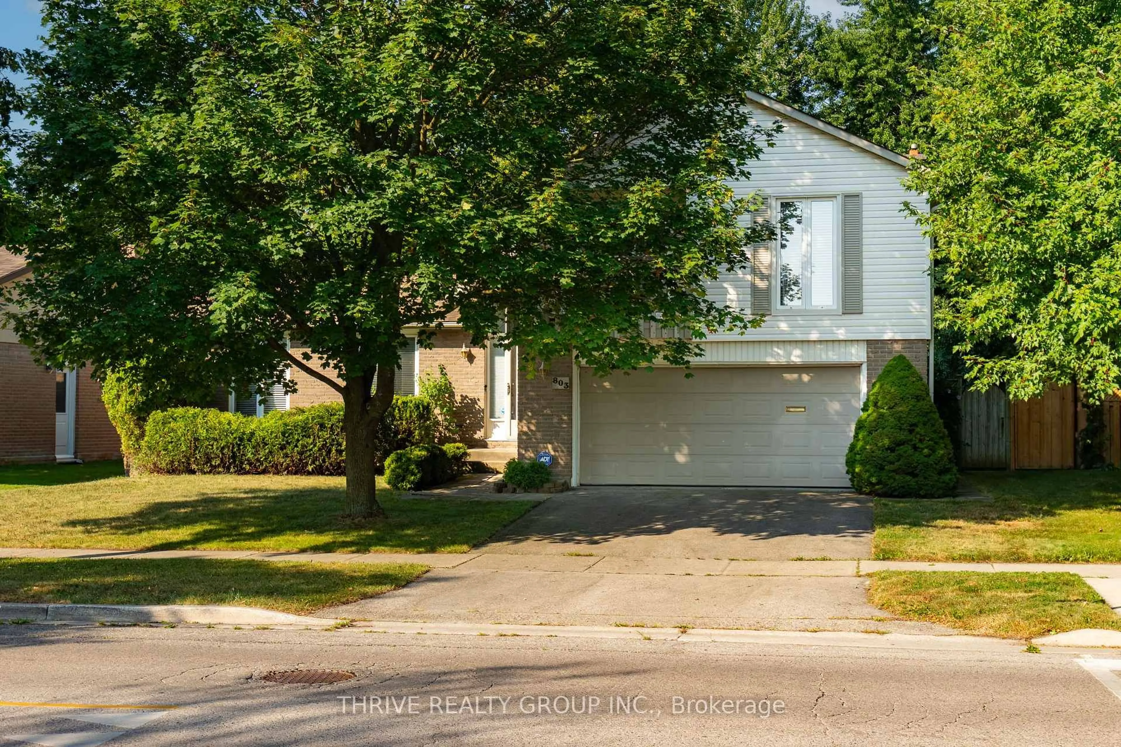 Home with vinyl exterior material, street for 803 Farnham Rd, London South Ontario N6K 1R6