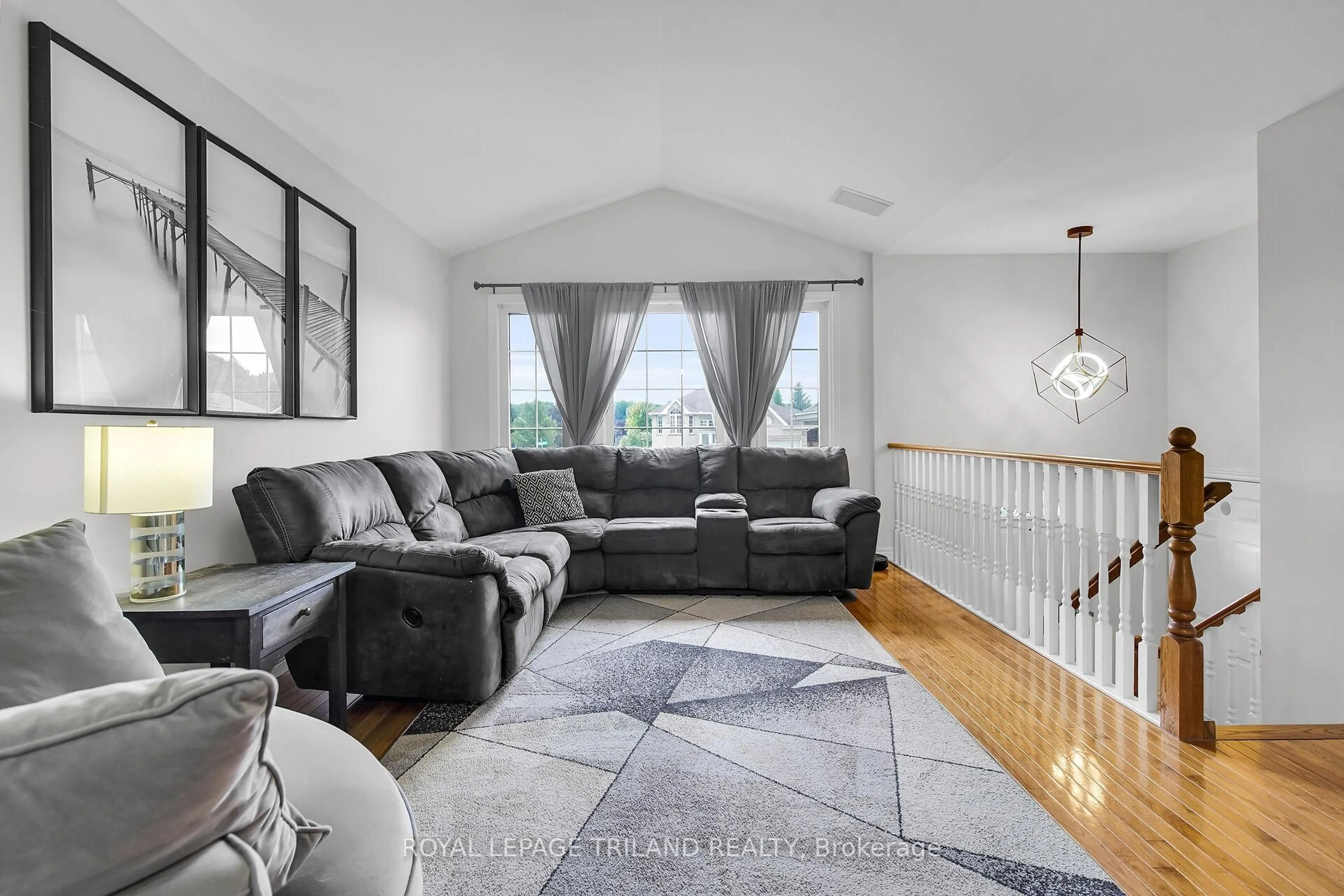 Living room with furniture, unknown for 67 Deborah Dr, Strathroy-Caradoc Ontario N7G 4C8