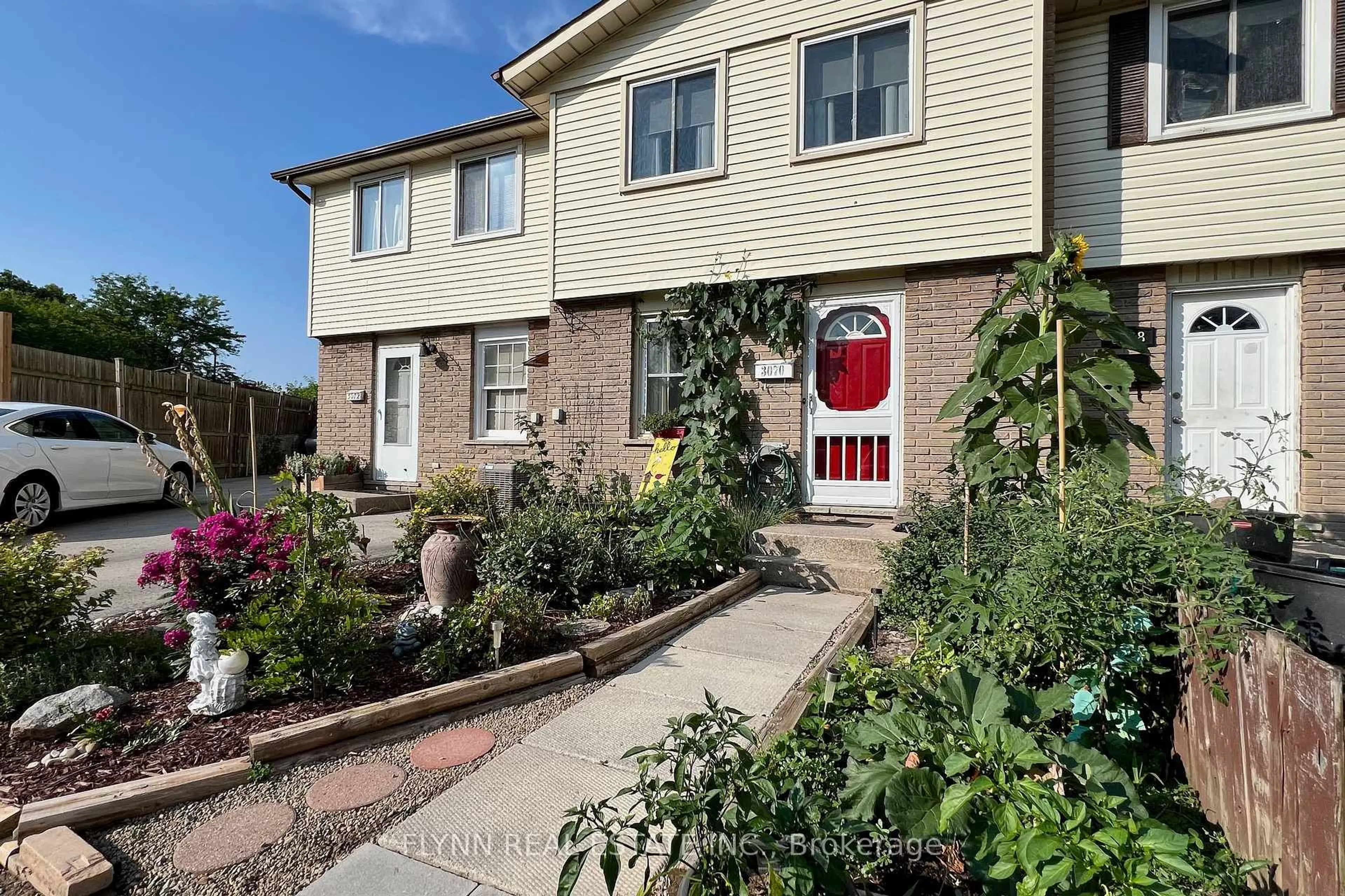 Home with brick exterior material, street for 3070 EMPIRE Pl, Niagara Falls Ontario L2J 3L8