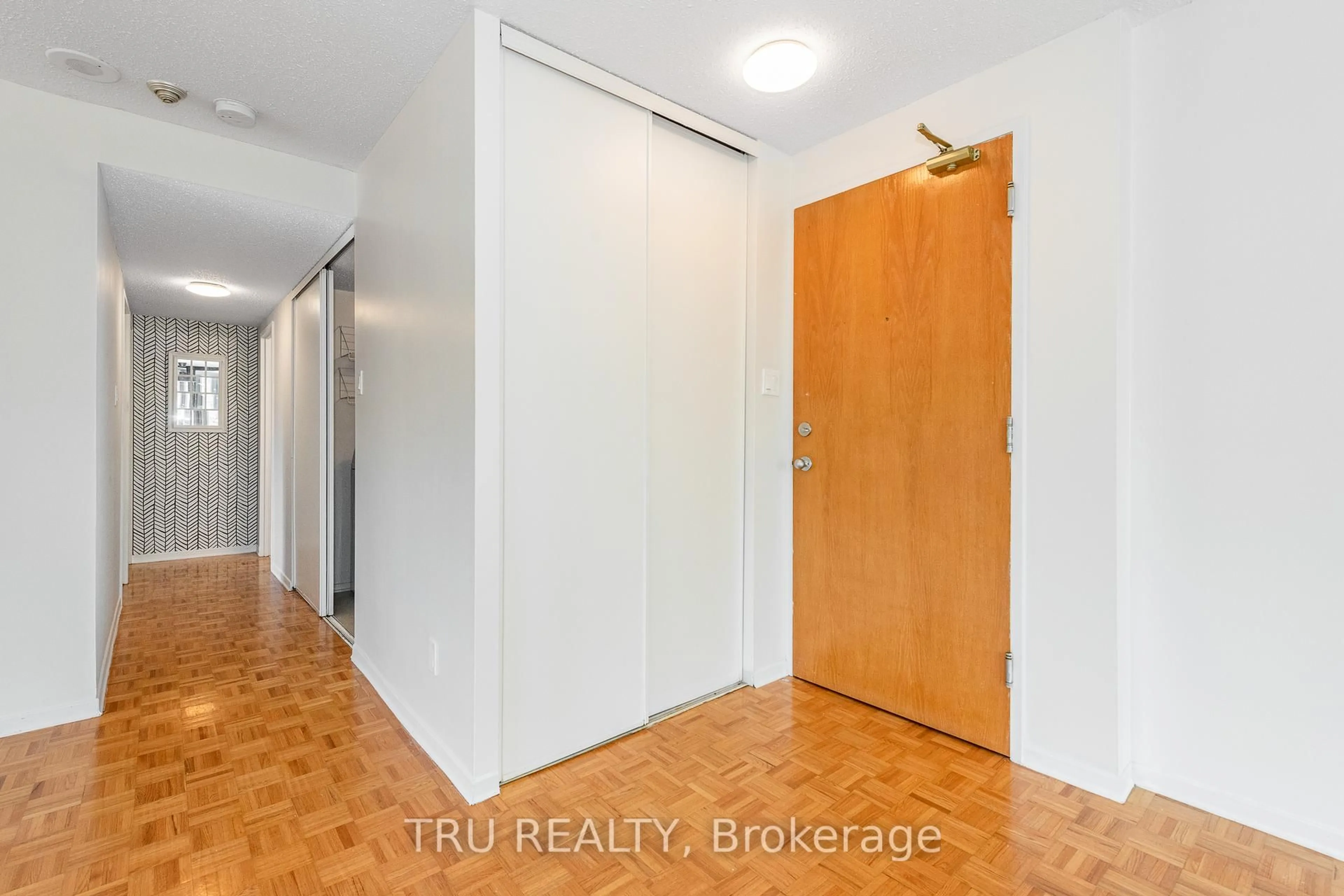 Indoor entryway for 2871 Richmond Rd #603, Ottawa Ontario K2B 8M5