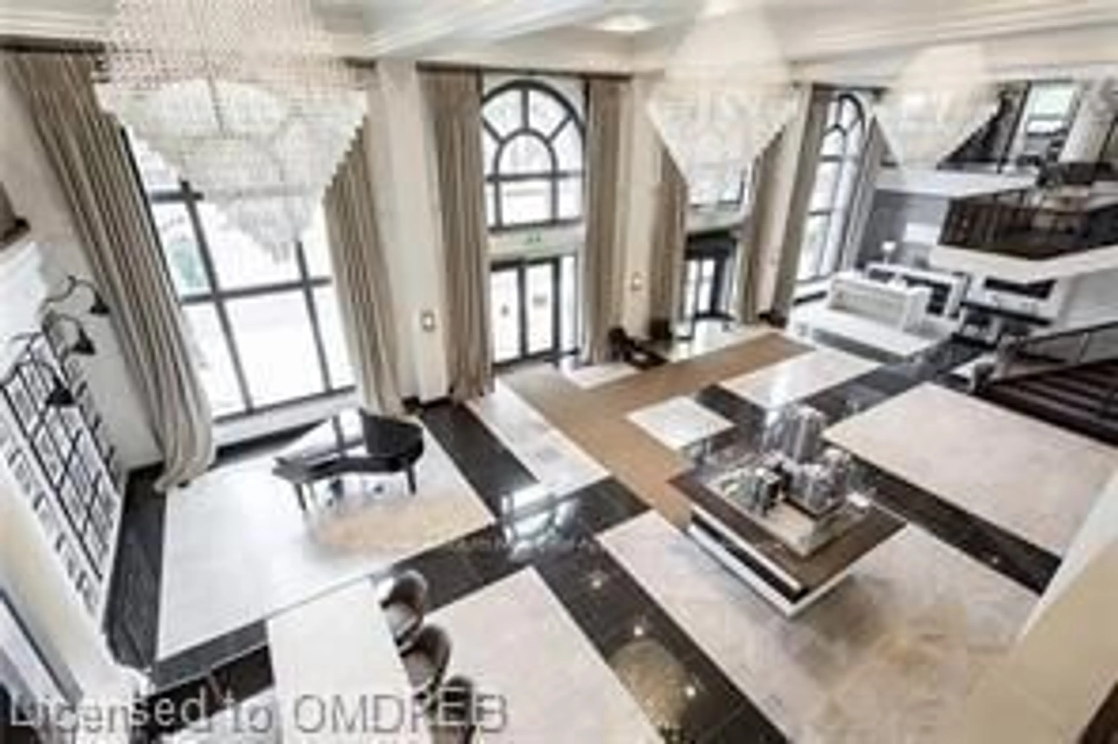 Indoor foyer for 118 King St #312, Hamilton Ontario L8N 0A9