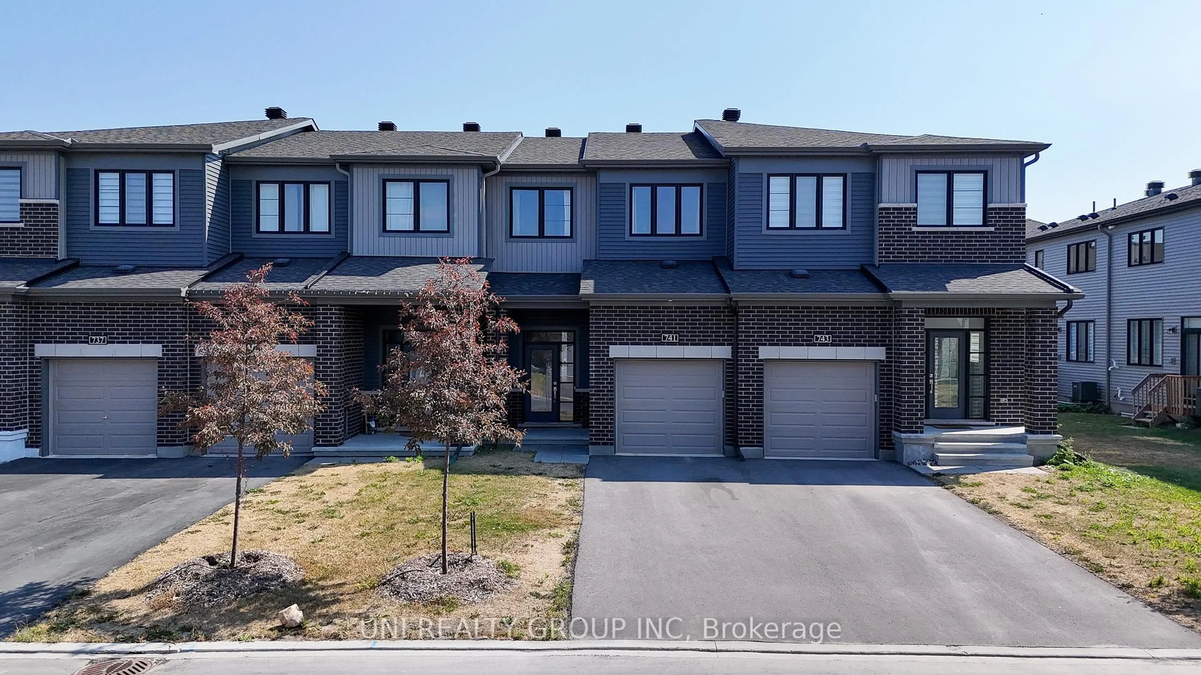 A pic from outside/outdoor area/front of a property/back of a property/a pic from drone, street for 741 Cashmere Terr, Ottawa Ontario K2J 6Z6
