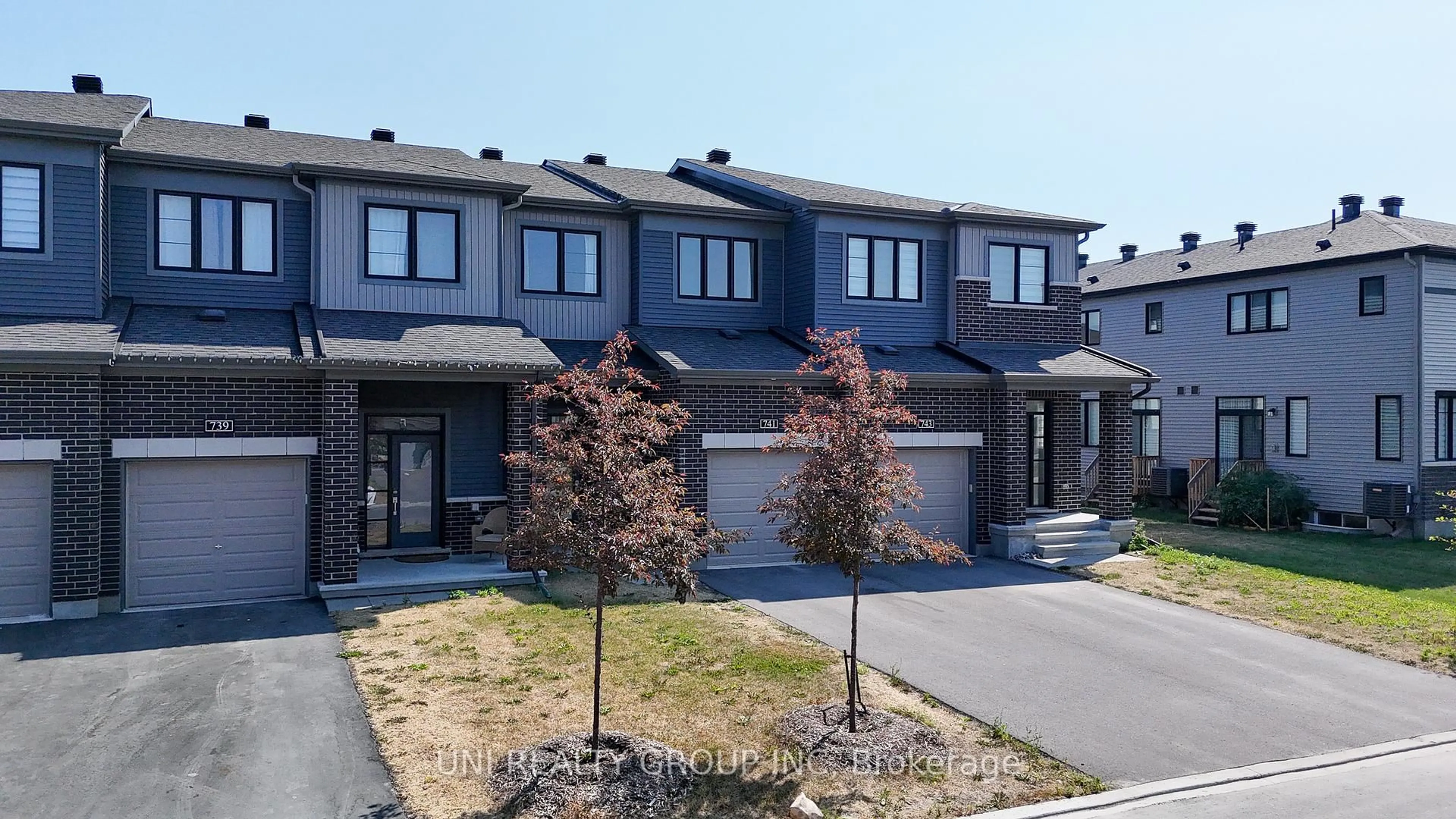 A pic from outside/outdoor area/front of a property/back of a property/a pic from drone, street for 741 Cashmere Terr, Ottawa Ontario K2J 6Z6