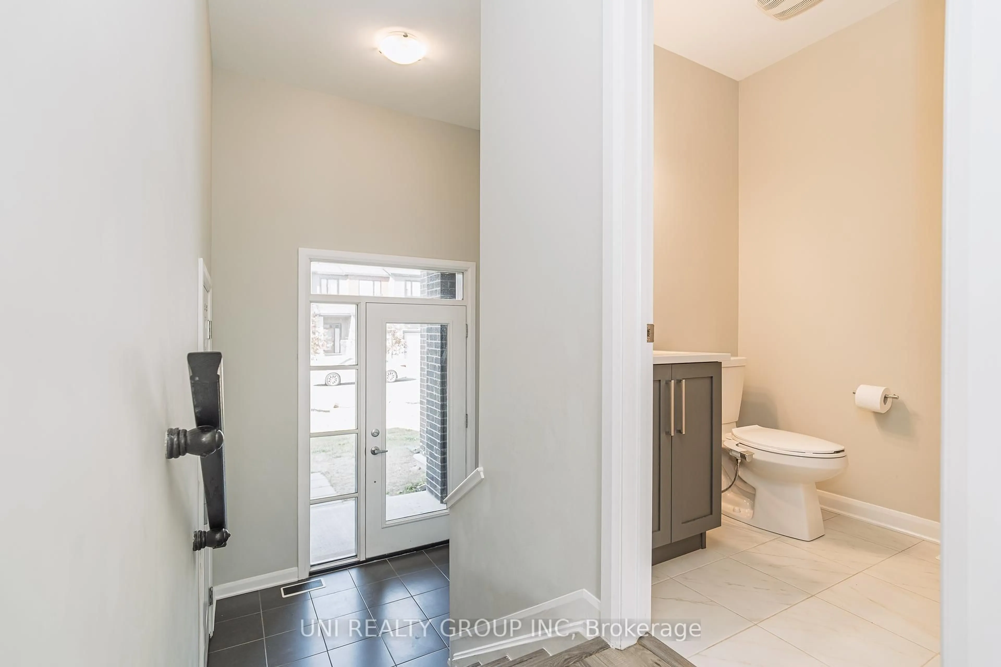 Indoor entryway for 741 Cashmere Terr, Ottawa Ontario K2J 6Z6