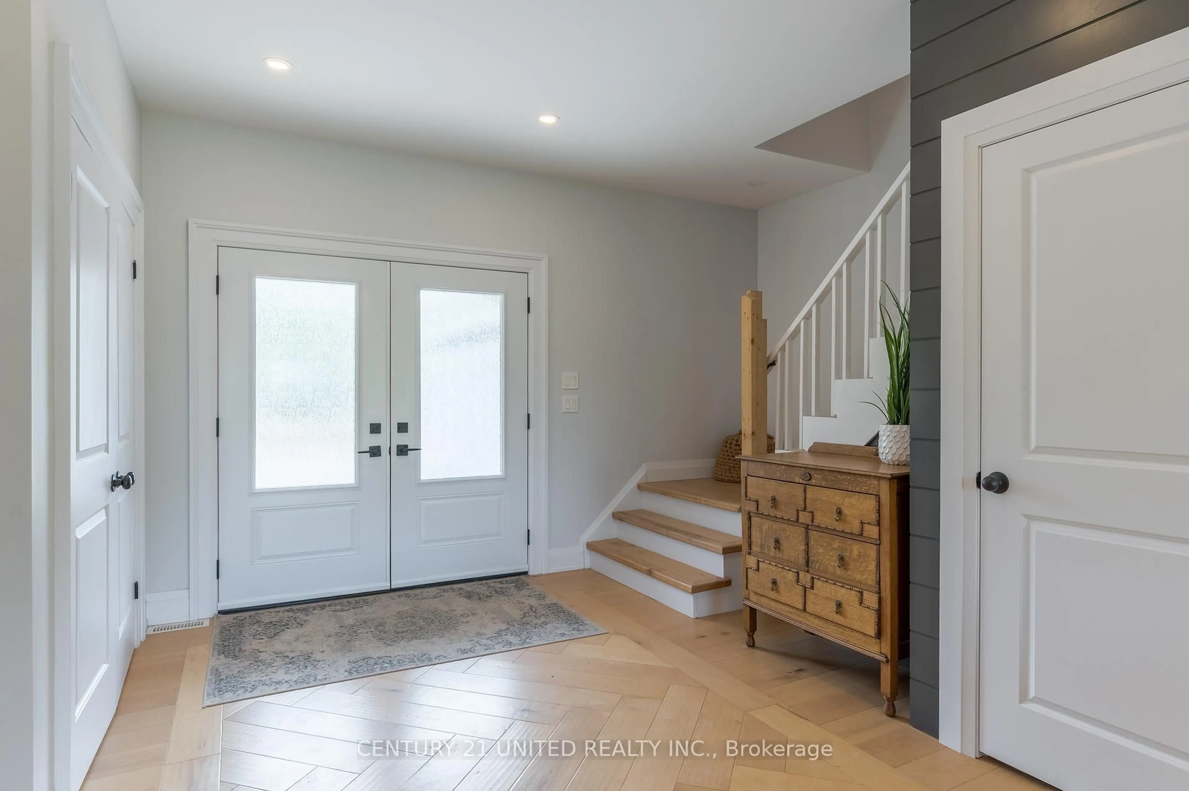 Indoor entryway for 142 Hickory Beach Rd, Kawartha Lakes Ontario K0M 1N0