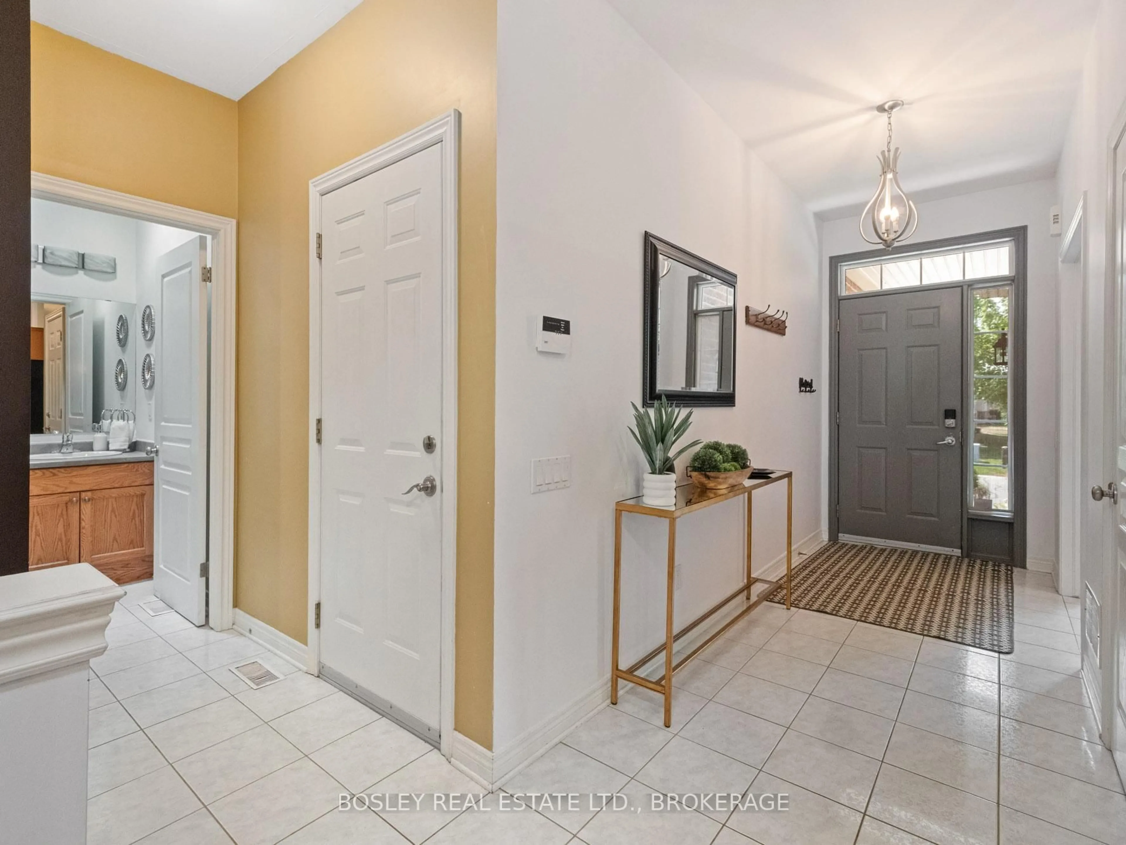Indoor entryway for 38 Aaron Tr, Welland Ontario L3B 6G4